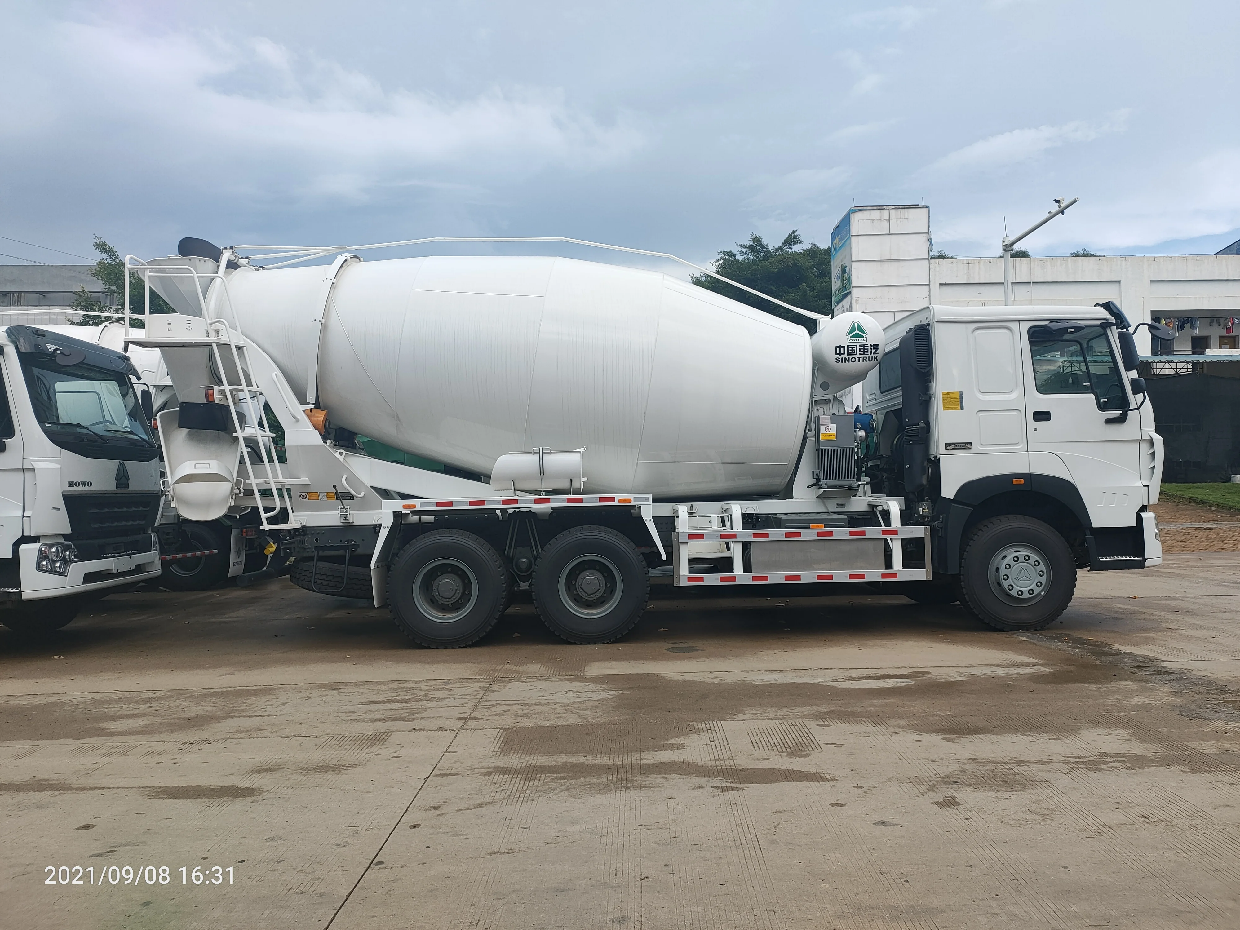used high efficiency 6x4 8cbm Concrete MixerTruck for hot