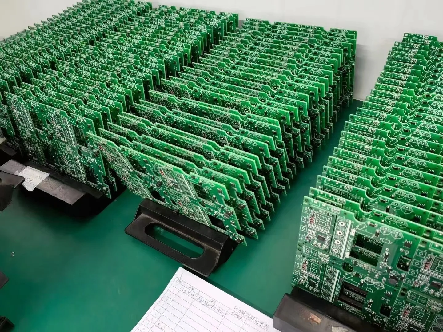 Manufacturer wholesale X5 touch temperature controllers, LCD screens, electric floor heating temperature