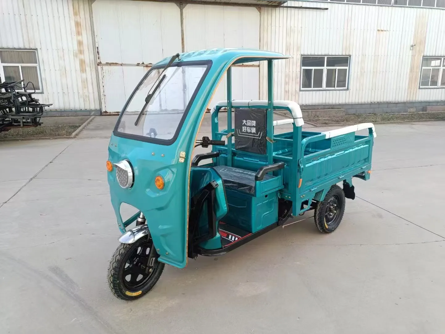 Semi-closed hauling semi-top load Electric motorcycle cargo three-wheeled car electric tricycle