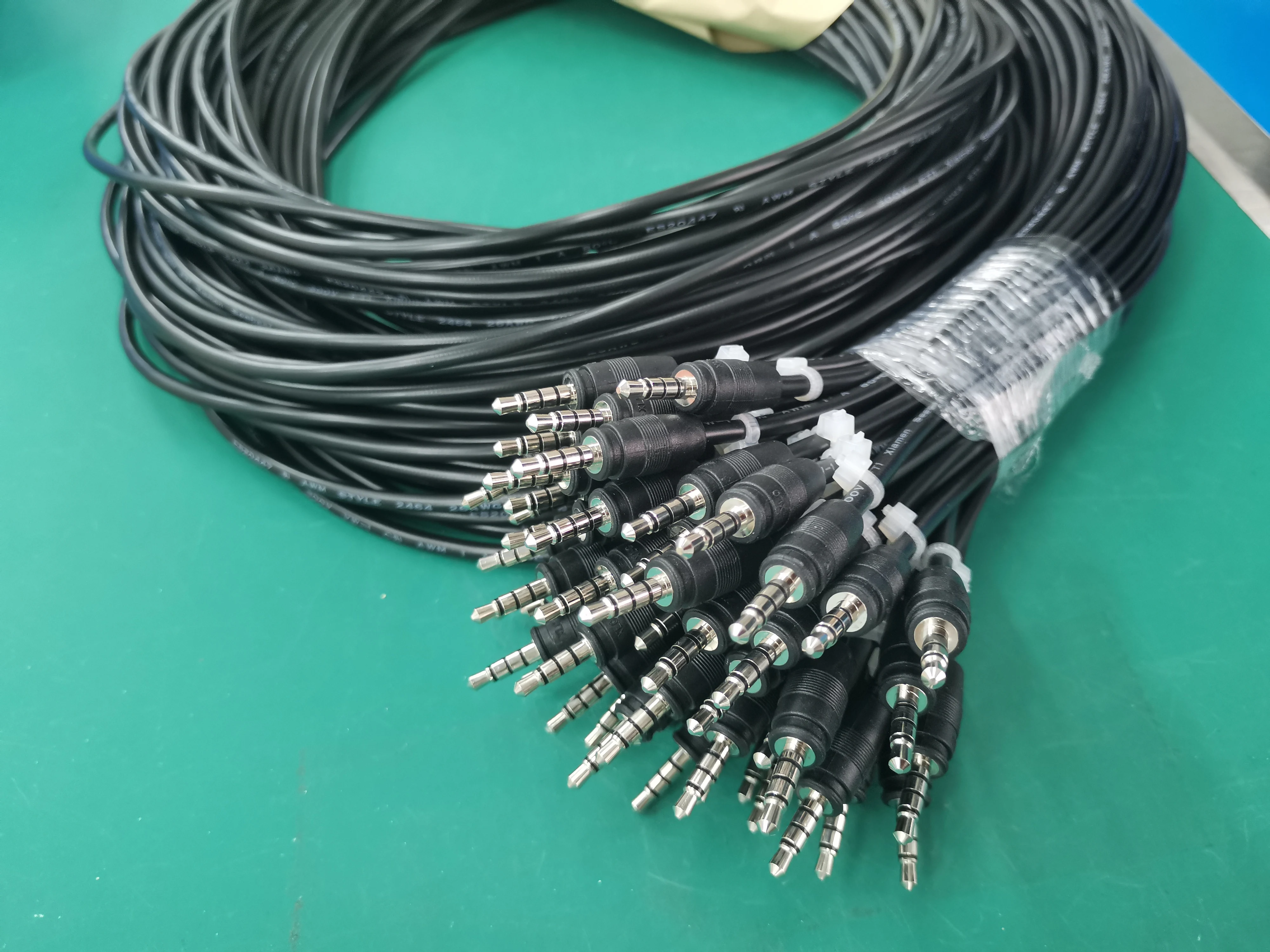 Chinese manufacturer 4 core armoured copper power cable charger dc power cable magnetic