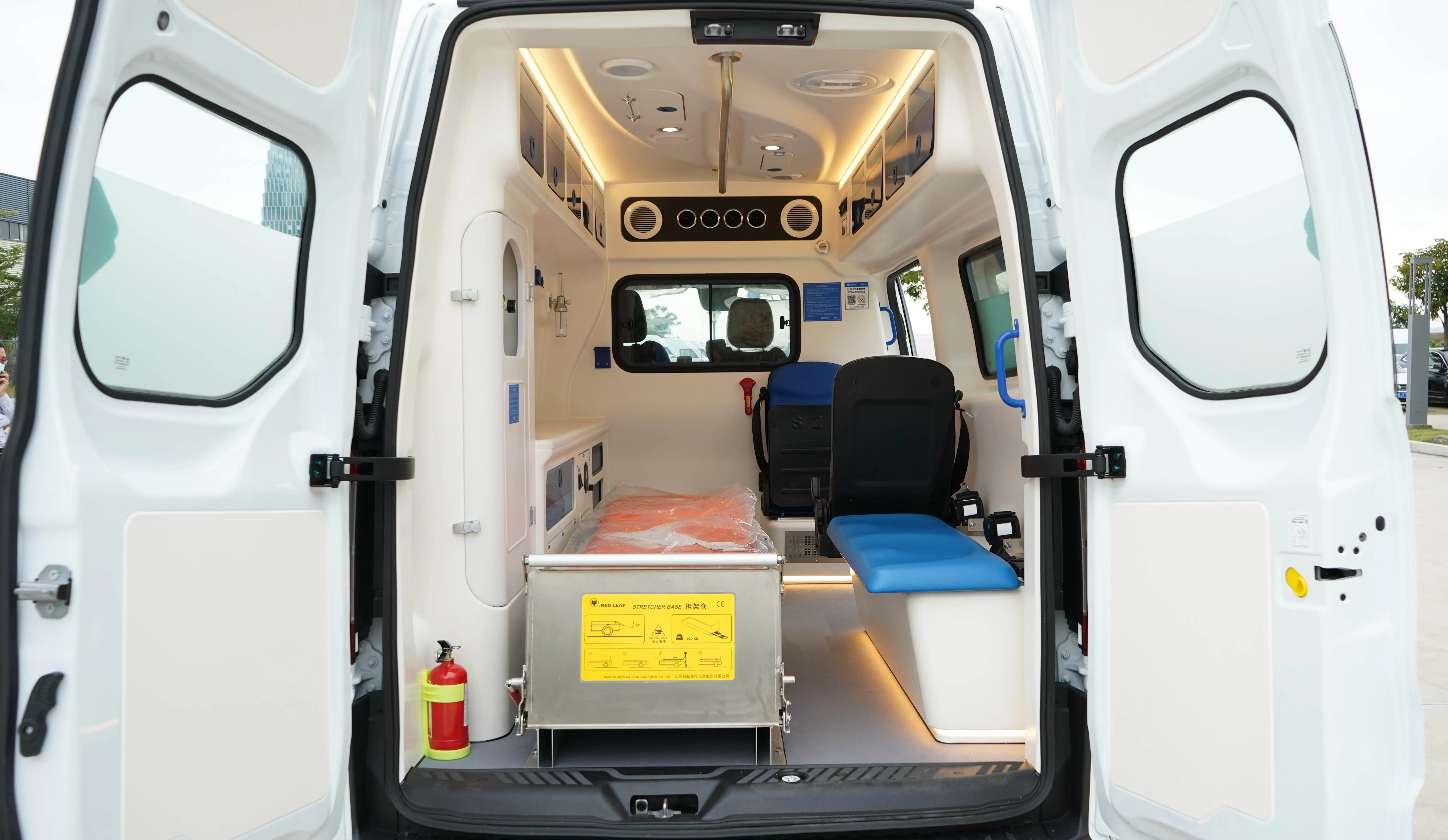 New Ambulance Car Transit V362 Monitoring First Aid ABS Interior Professional Manufacture Medical Ambulance Vehicle