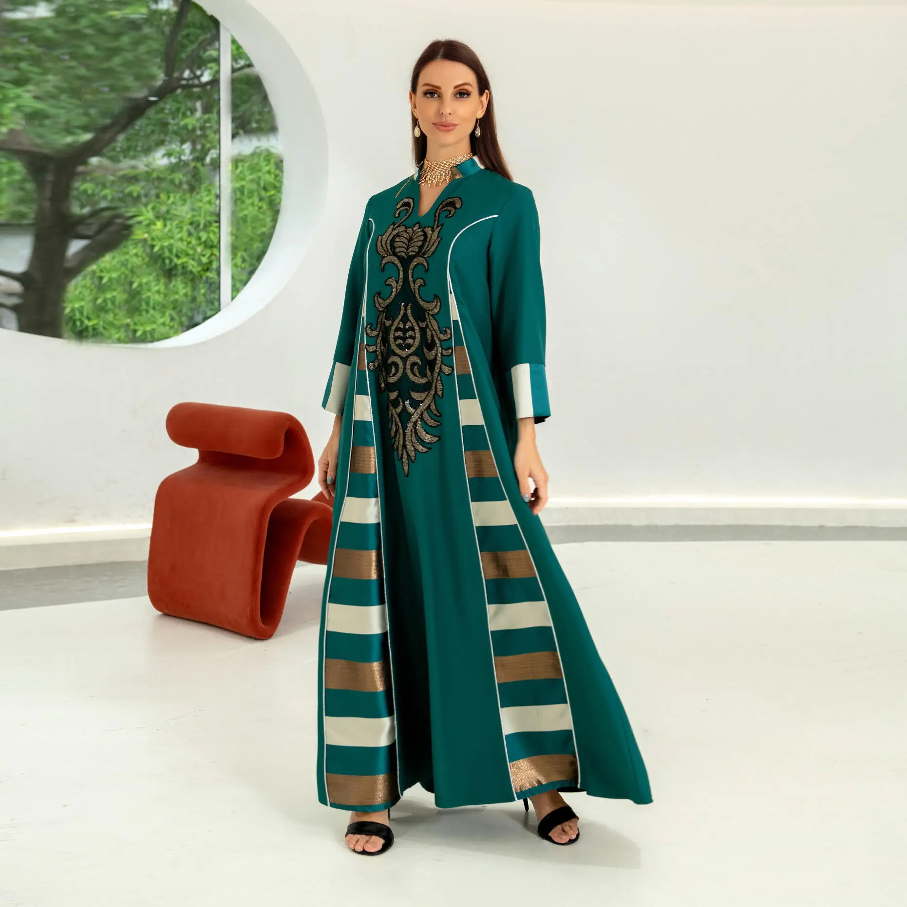 Factory Wholesale Customized New Arrival Fashion Embroidered Beading  Abaya Women Muslim Dress