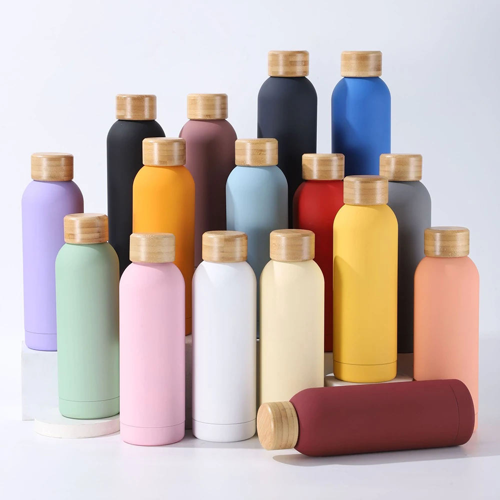 Wholesale Bamboo Lid 500ml Double Wall Insulated Sport Thermal Bottle Rubber Coated Stainless Steel Water Bottle With Handle