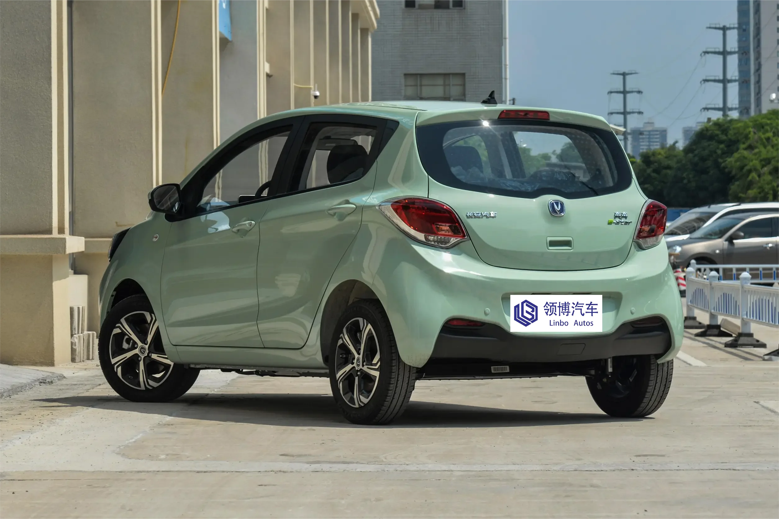 Best Selling Low Price Spot Changan Benben E-Star 2024 Colorful 310KM Lithium Iron Phosphate Pure Electric FWD Hatchback