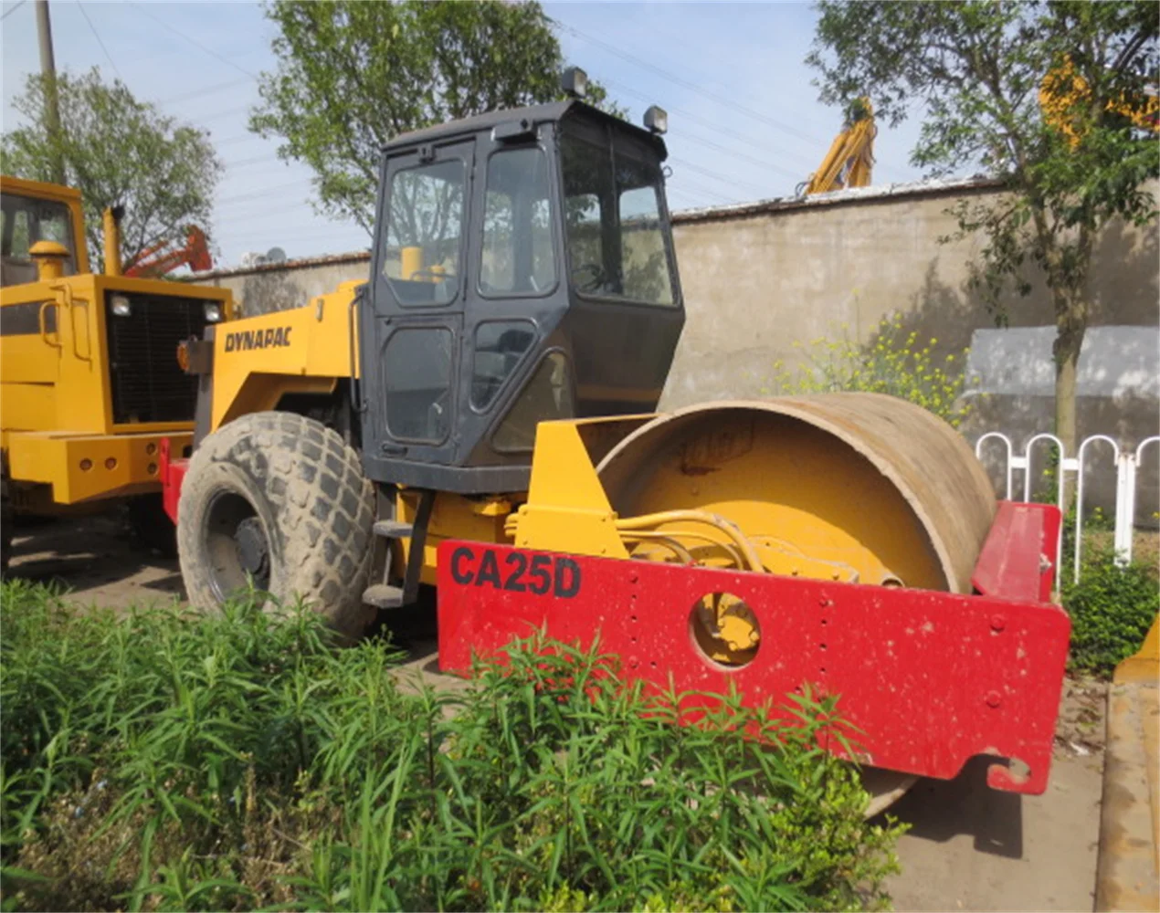  Б/у дорожный каток Dynapac CA25D б/у 13 тонн ка25d уплотнитель