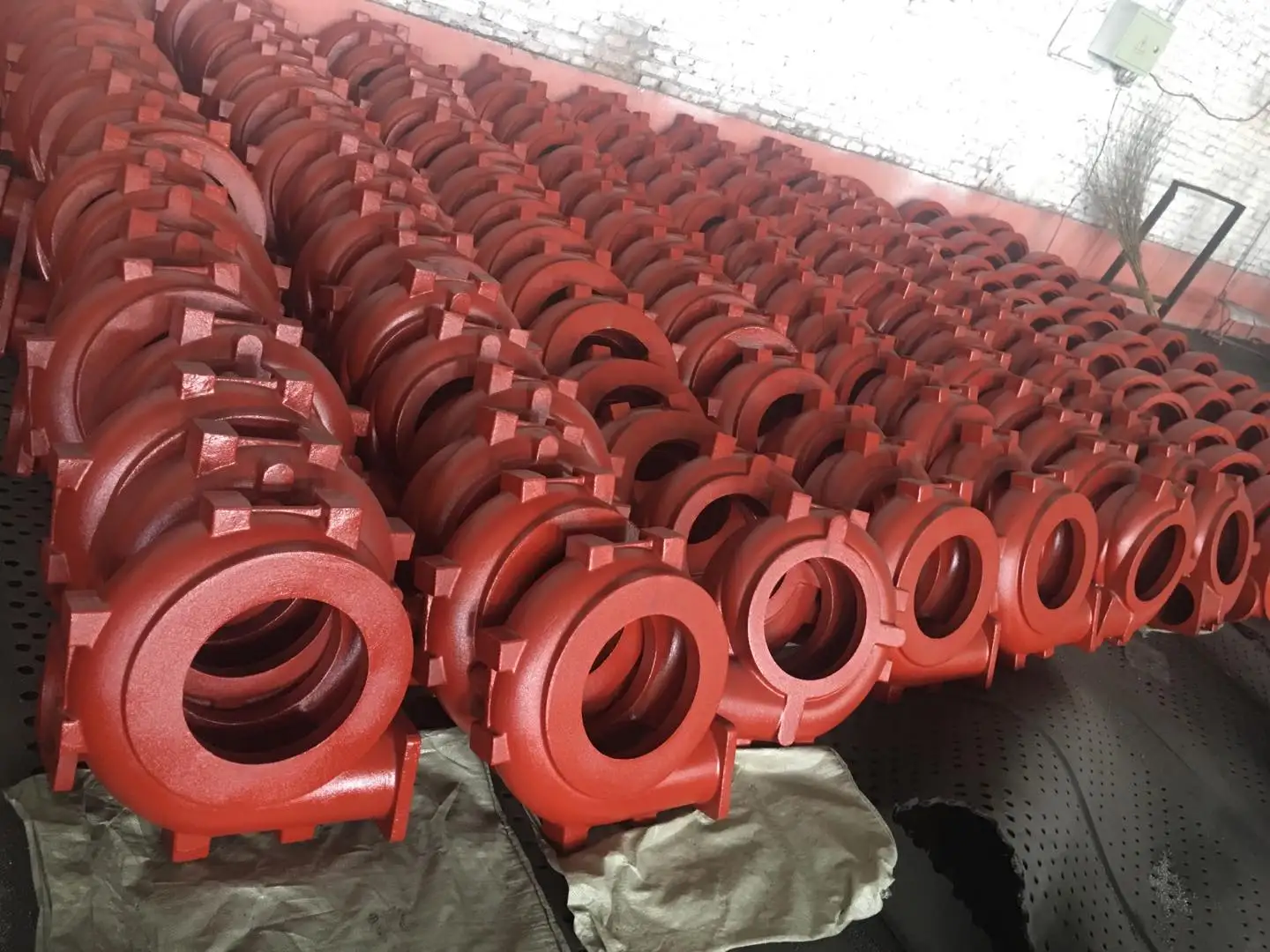 
China manufacturer ductile iron gray iron casting products green sand casting for water pump system 