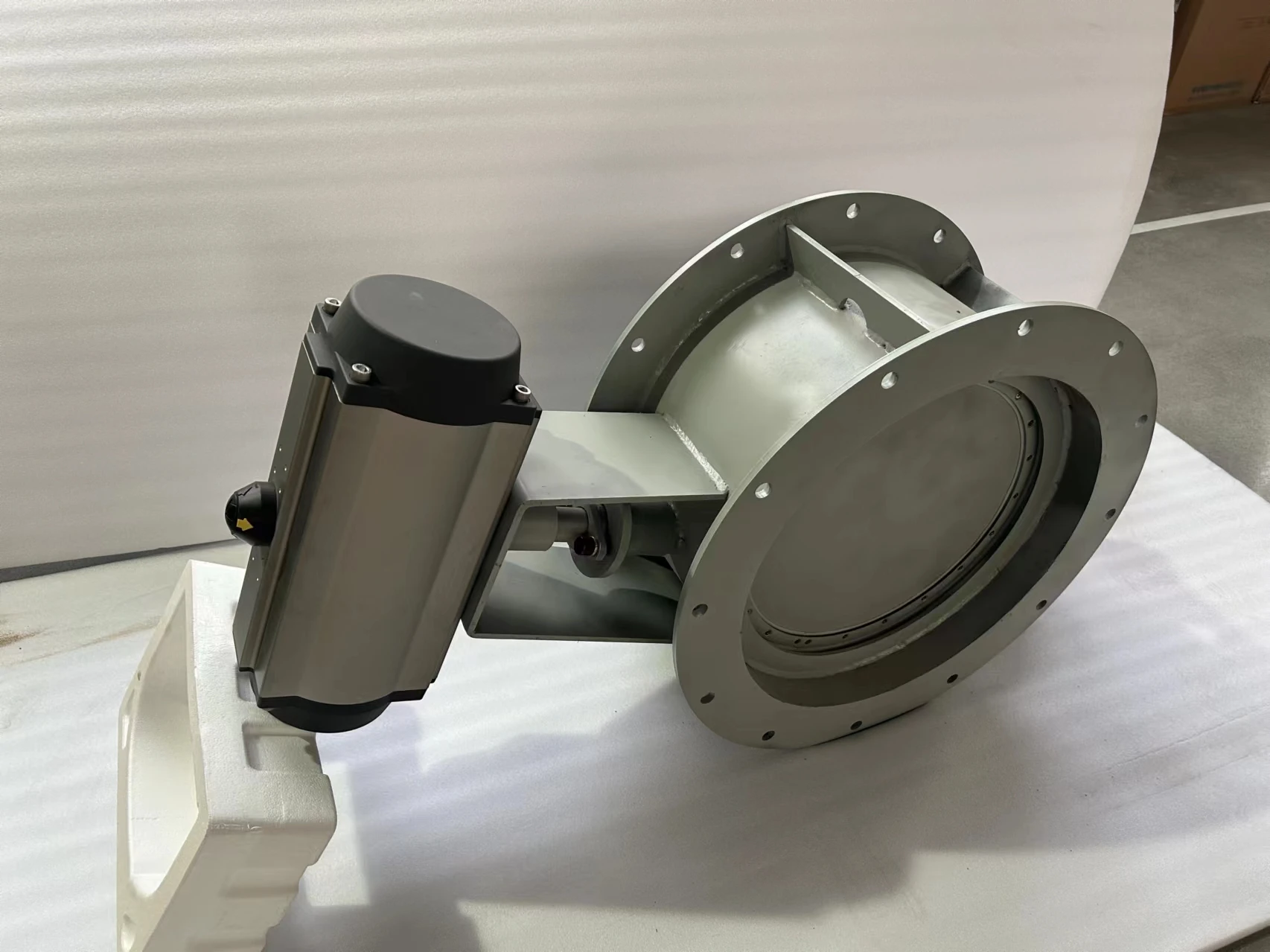 Low leakage (0.6%) Switching butterfly Circular ventilated valve