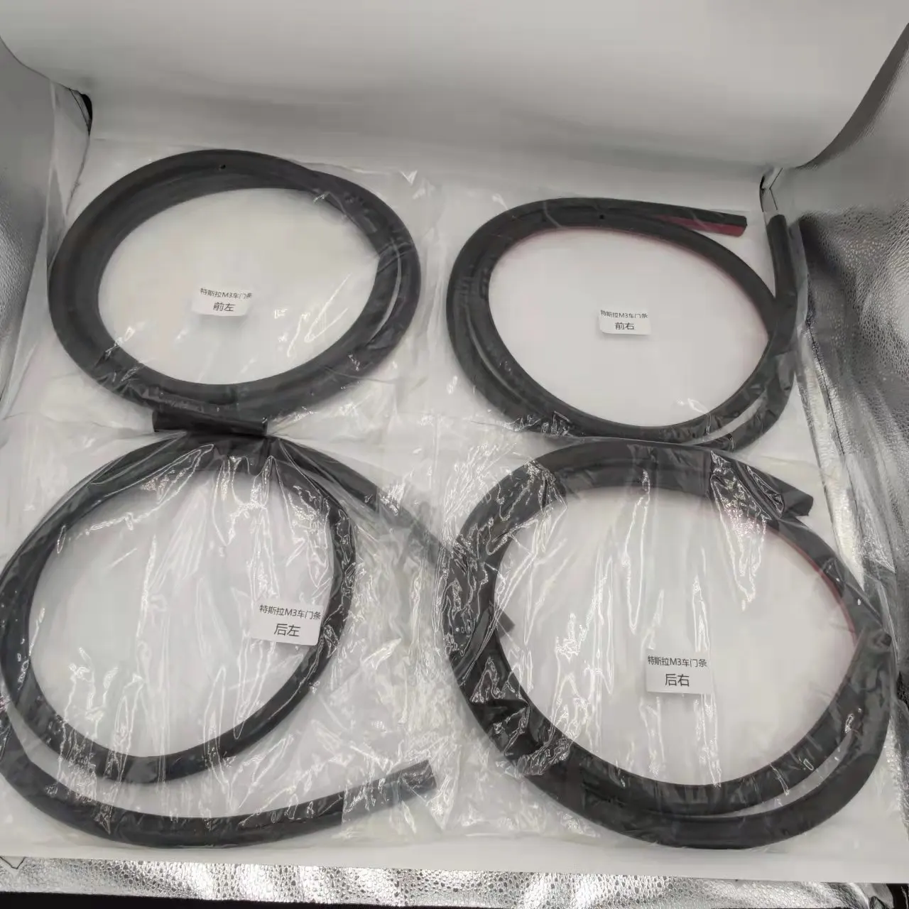 1090509-00-D M3 Right rear rubber closed cell silicone car frame edge strip for tesla