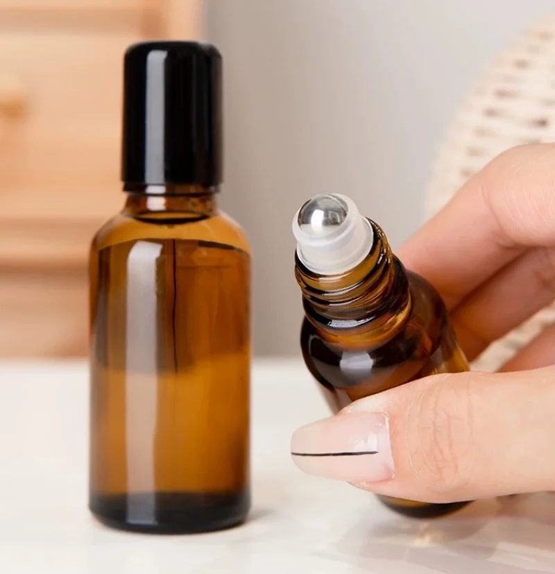 18mm Plastic Cap Perfume Lip Necklace 5ml Amber Bottles 30ml 50ml 15ml Roller Bottle With Metal Roller Ball Crystals For Oils