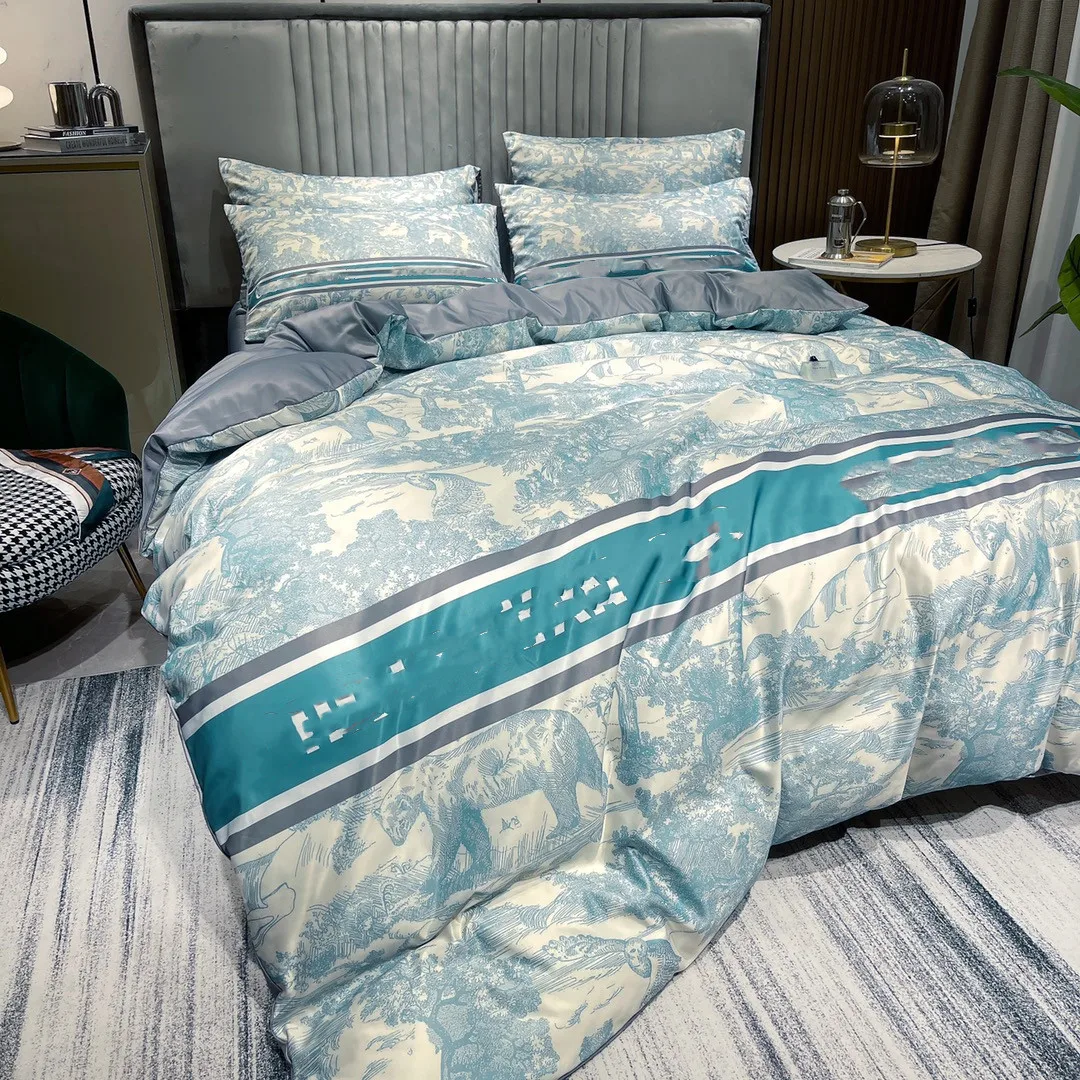 Autumn Winter New Luxury Brand Embroidered Quilt Cover Sheets Fashion Logo Bedding 4 Piece Set