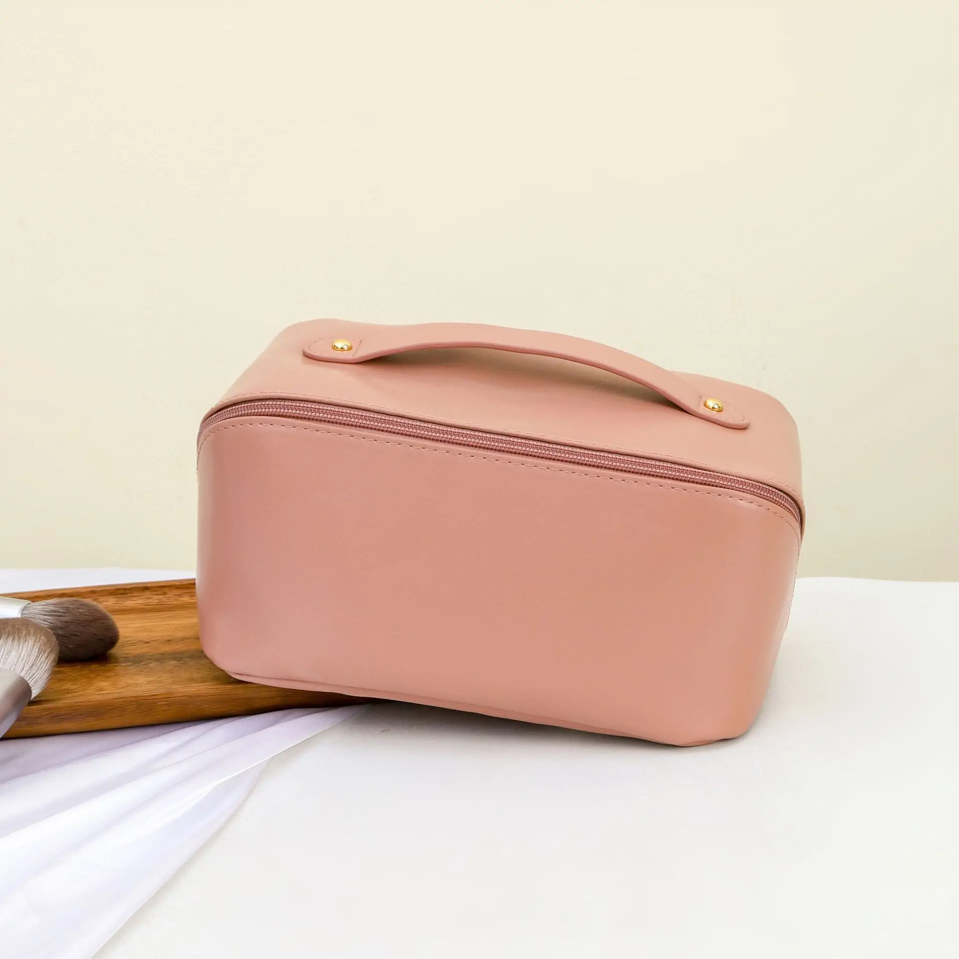 Promotion Wholesale Waterproof Travel Towel Makeup Brush Set Bag Makeup Pouch Cosmetic Bag Eco Vegan Leather Cosmetic Bag