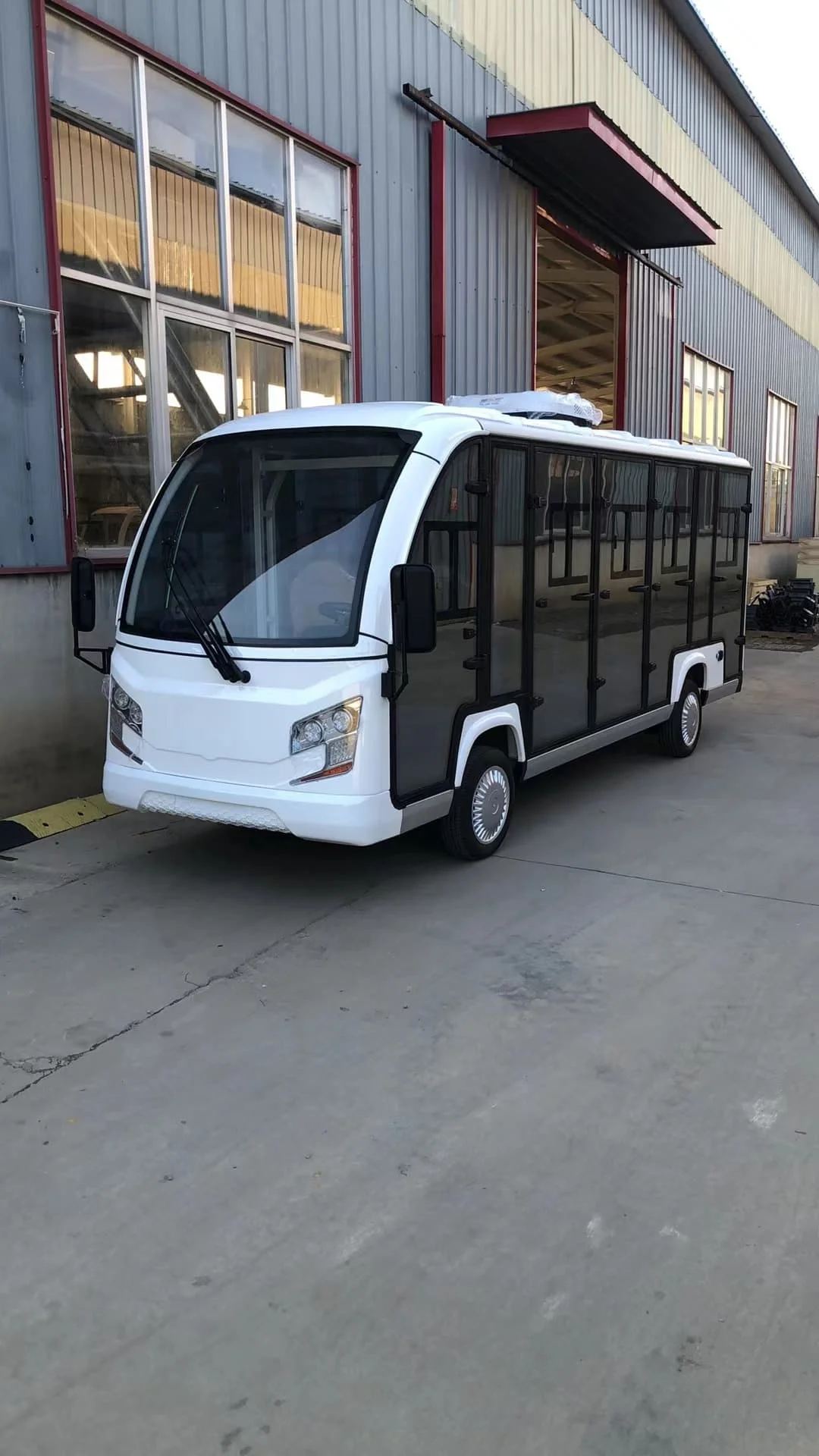 Sharefer Battery Operated Tourist Sighting Shuttle Bus Electric Vehicle Pure Electric Cart 11 Seats electric sightseeing bus