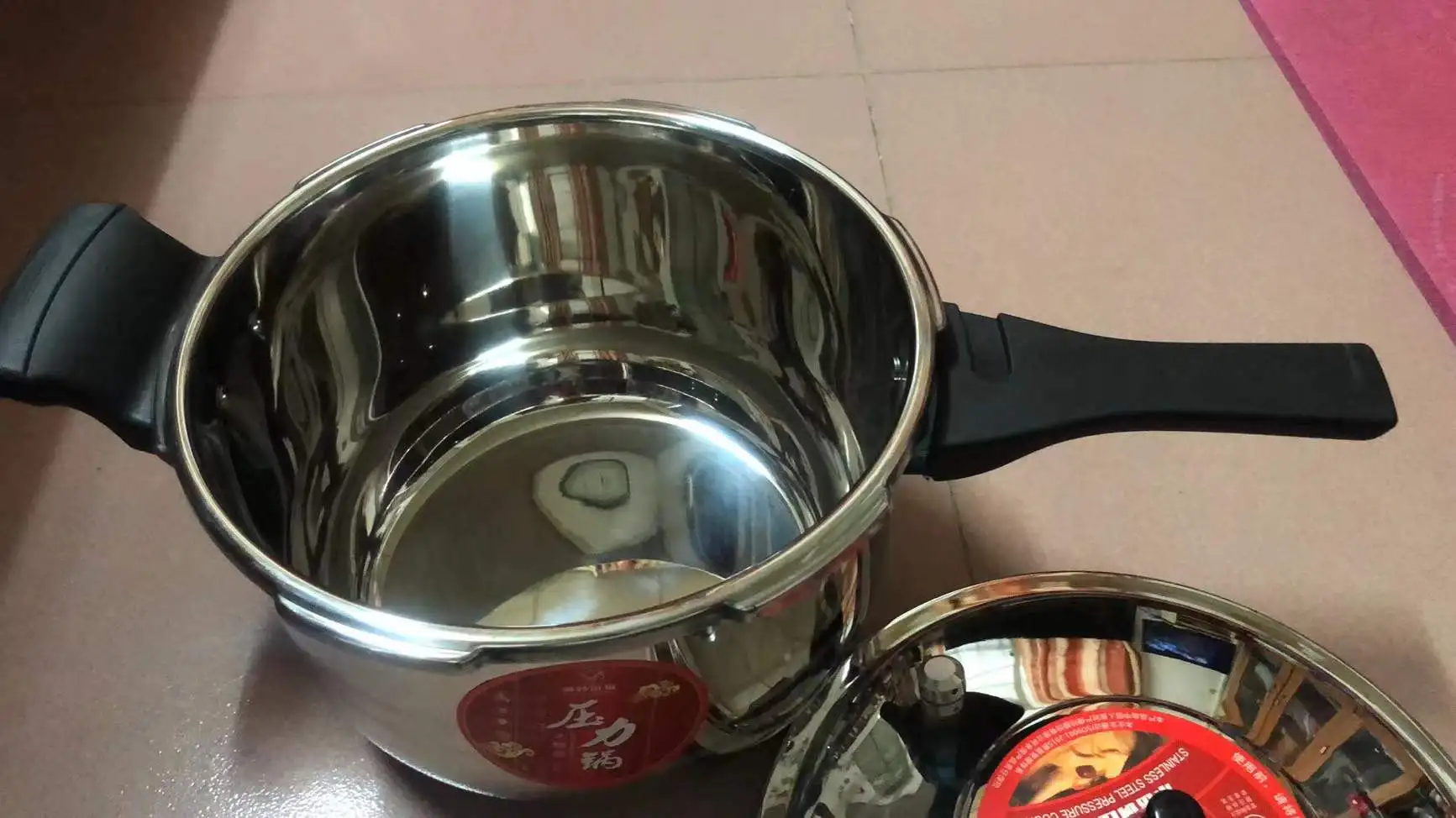 sus304 pressure cooker with 4l to 7l large Cooking pressure cooker stainless steel pressure cooker