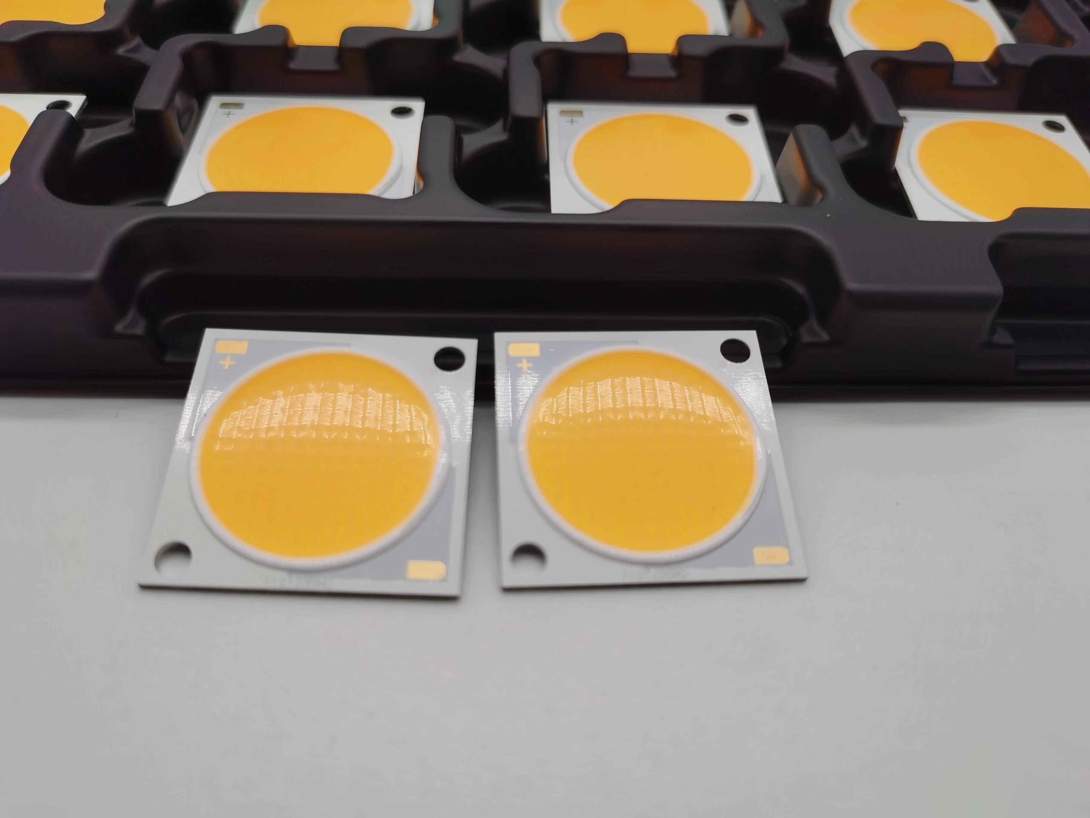 CLU048-1212C4-353M2M2-F1 CLU048 COB 28*28mm Big Power COB LED Chip Diode