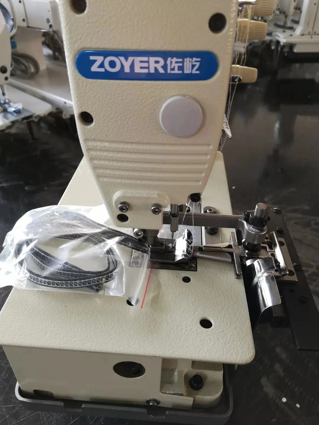 ZY2000C Zoyer многоигольная промышленная швейная машина для ленточной