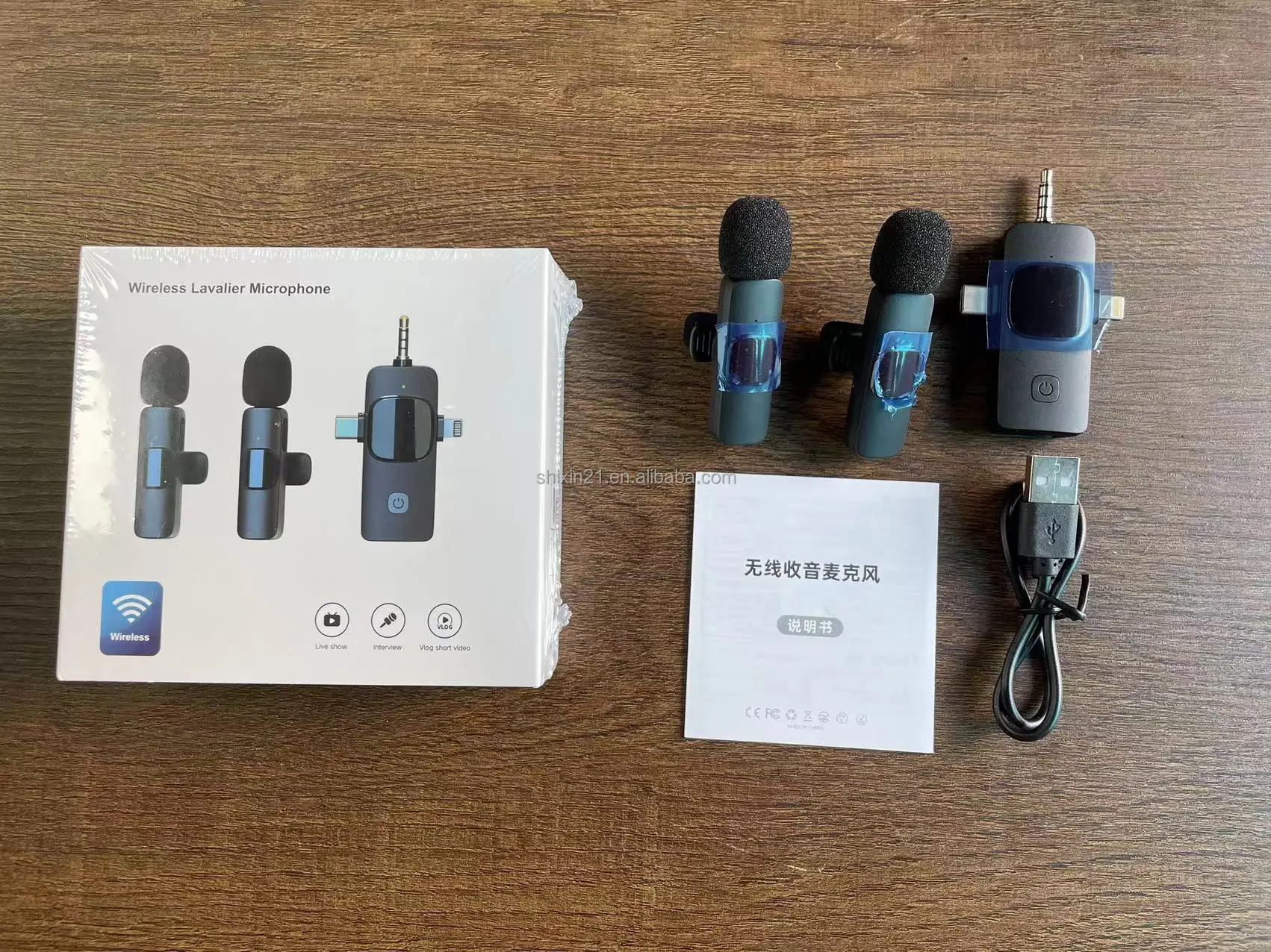 K15 3 Live Streaming Studio Equipment 3 In 1 Wireless Clip Lavalier Microphone Vlogging Kit Mini Portable Lapel Mic