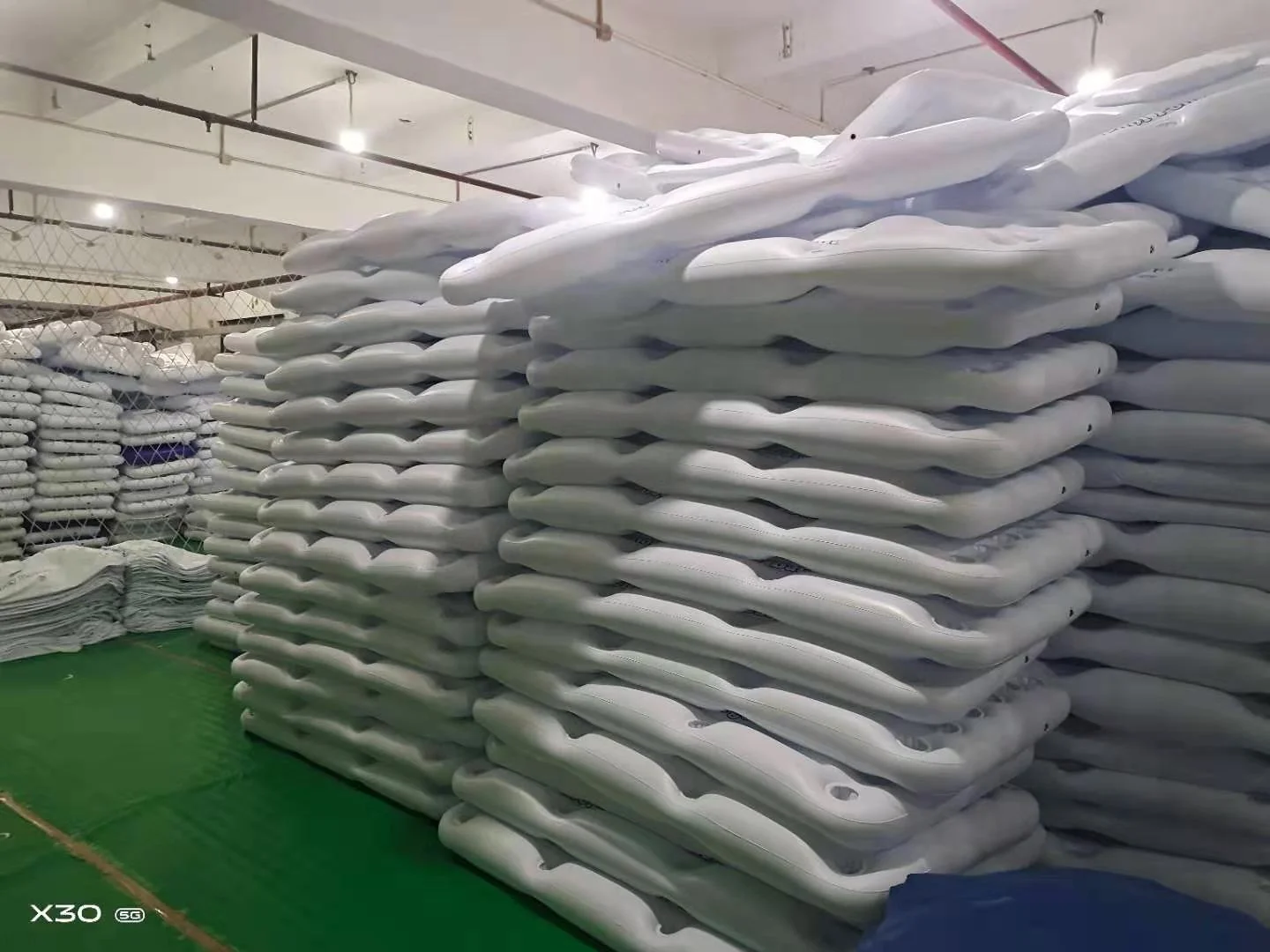 Hot sale Cup Holder Inflatable Pool Float Summer Water Party Beer Pong Table Float