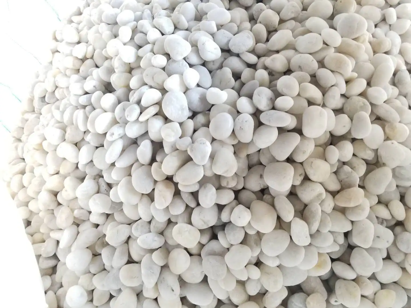 Snow White Pebble Stone Natural Stone Material Marble Chippings White pebble Stone