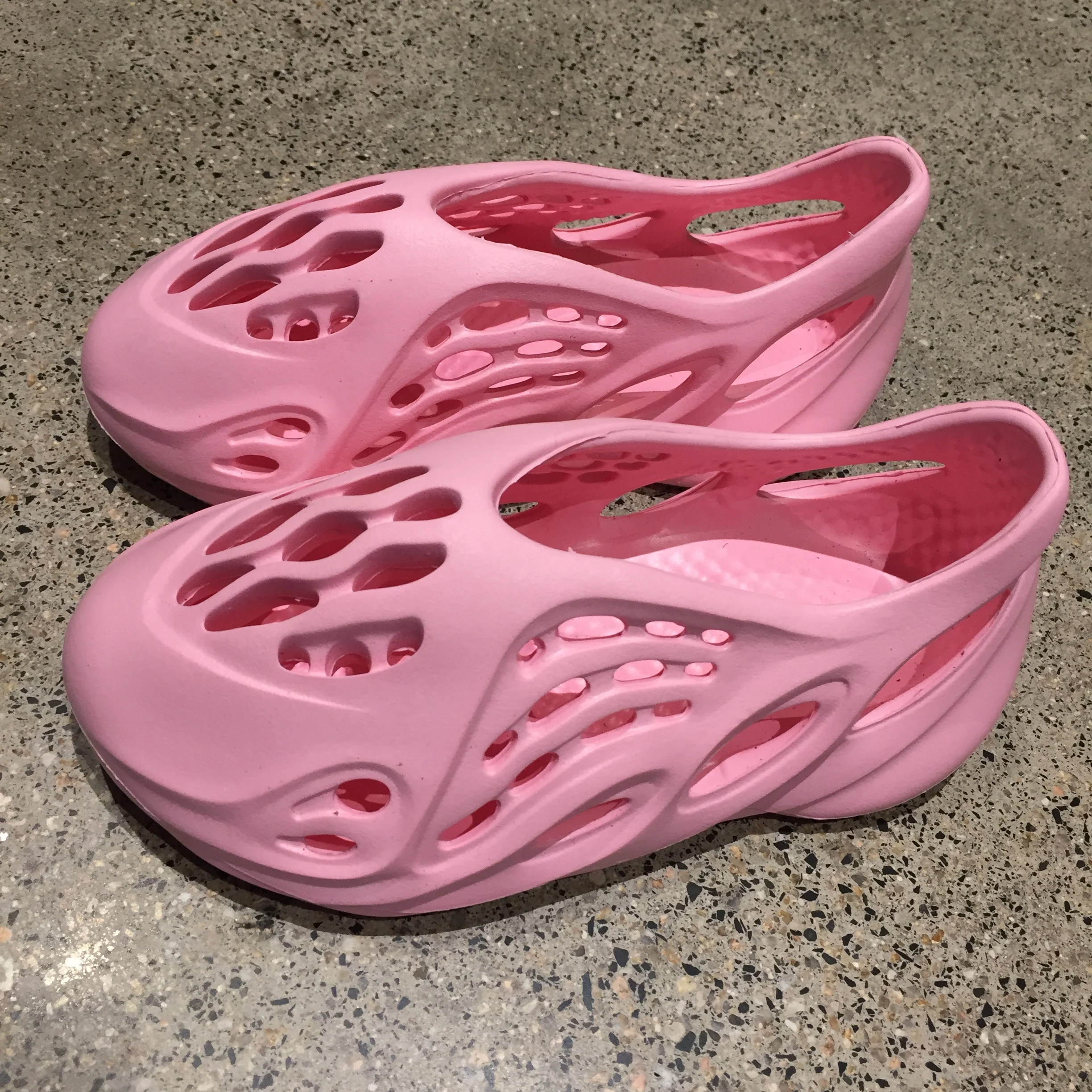 Kids yeezy foam runner summer beach sandals baby girls pink yezzy children cute luxury shoes toddler footwear