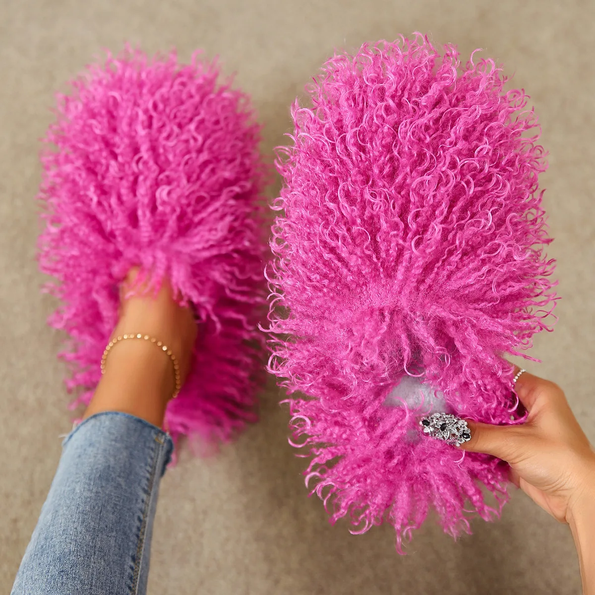 Winter Furry Shoes Women Fur Slippers Fluffy Faux Mongolian Fur Slides Warm Plush Slippers Fuzzy Flip Flops Luxury Shoes Woman