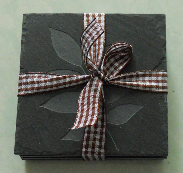 2022 Latest Design Best Selling Wholesale Round Black Natural Slate Custom Cup Coaster With Cork Mats