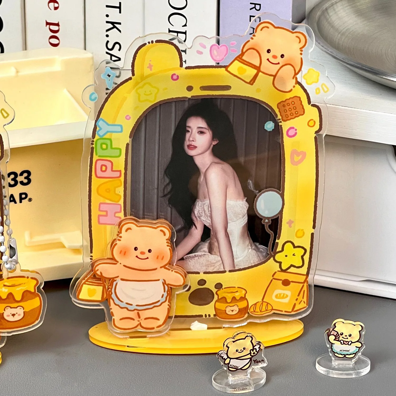 Wholesale Acrylic Photo Card Holder Custom KPOP Keychain Acrylic Photo Frame Polaroid Photo Idol 3 Inch Display Card Stand