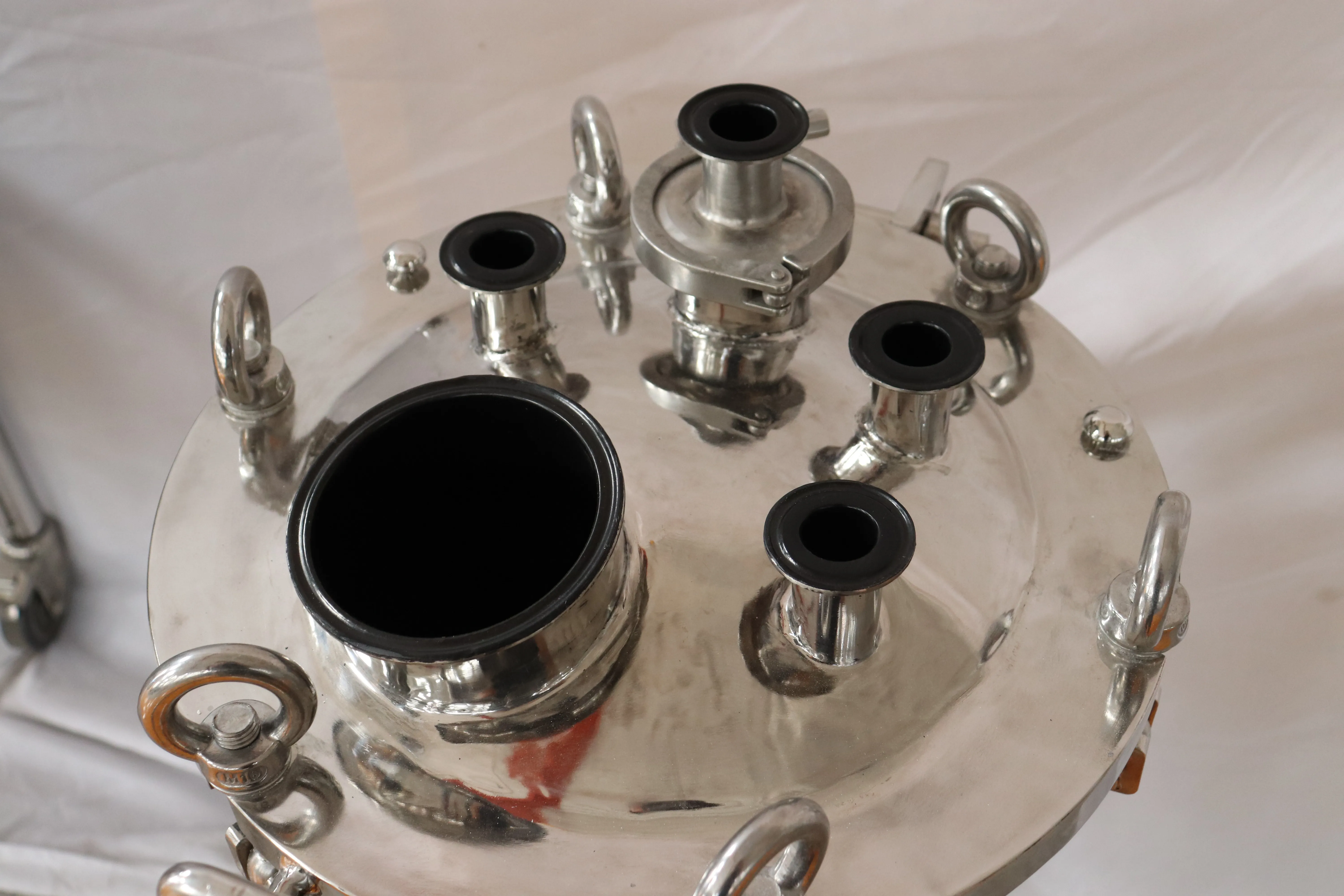 Chemical  High Pressure Vessel Stainless Steel Sanitary Custom-made Welded Buffer Tank