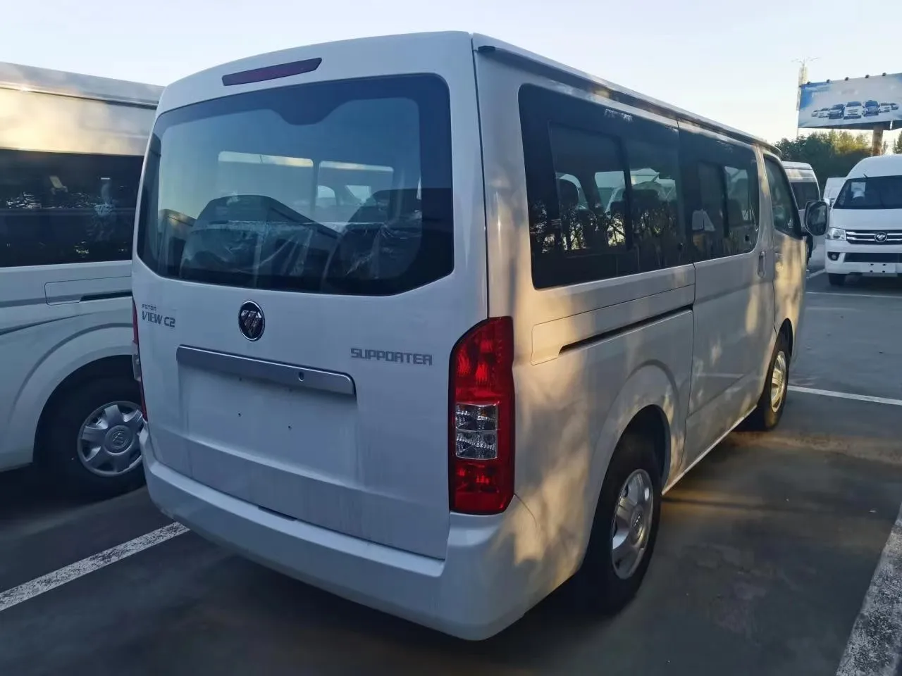 17 Seats mini van bus Foton View C2 cargo van bus