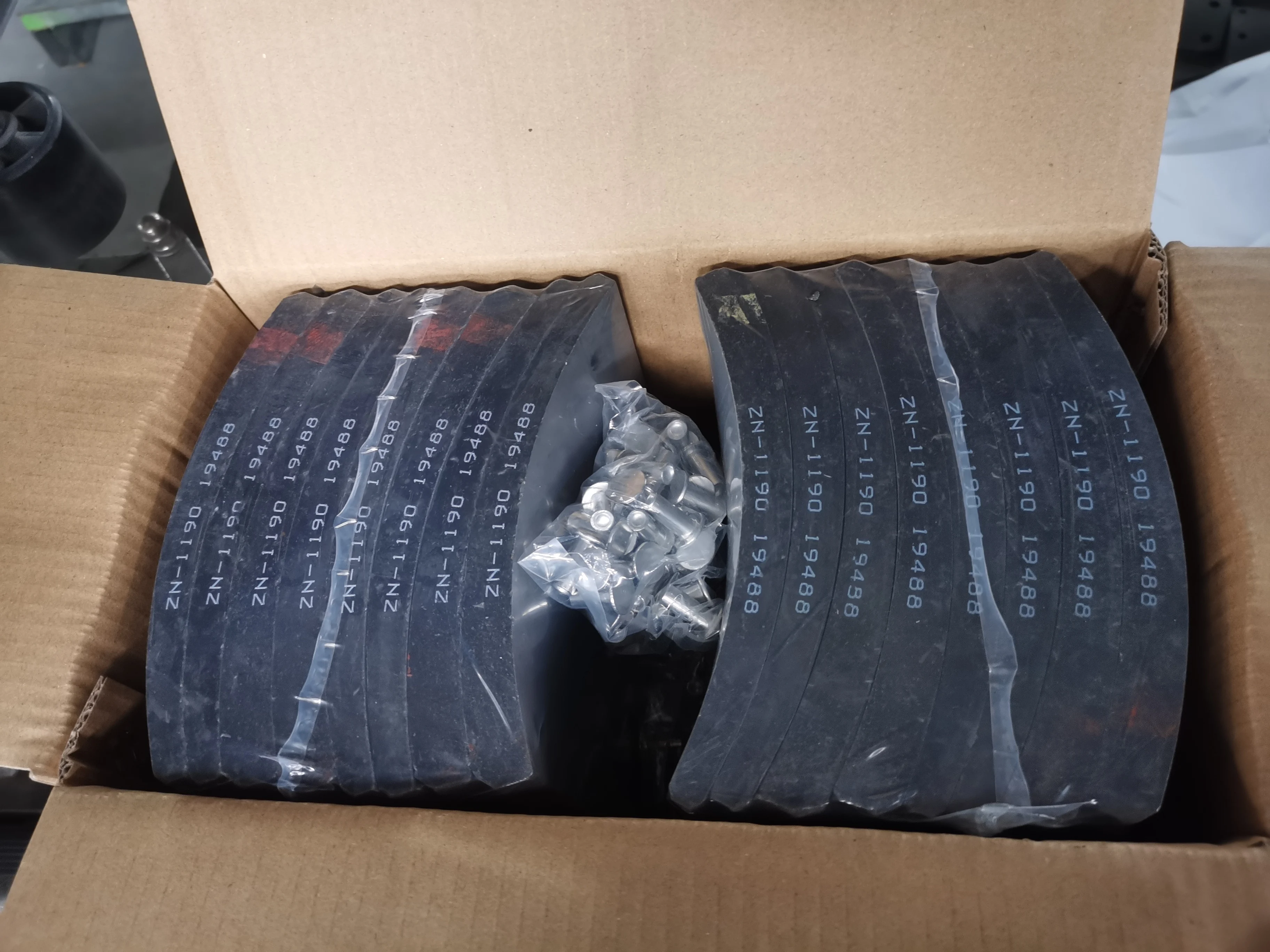 Heavy Duty Truck Semi Trailer Spare Parts Bus Brake Lining For DAF 19063 19064