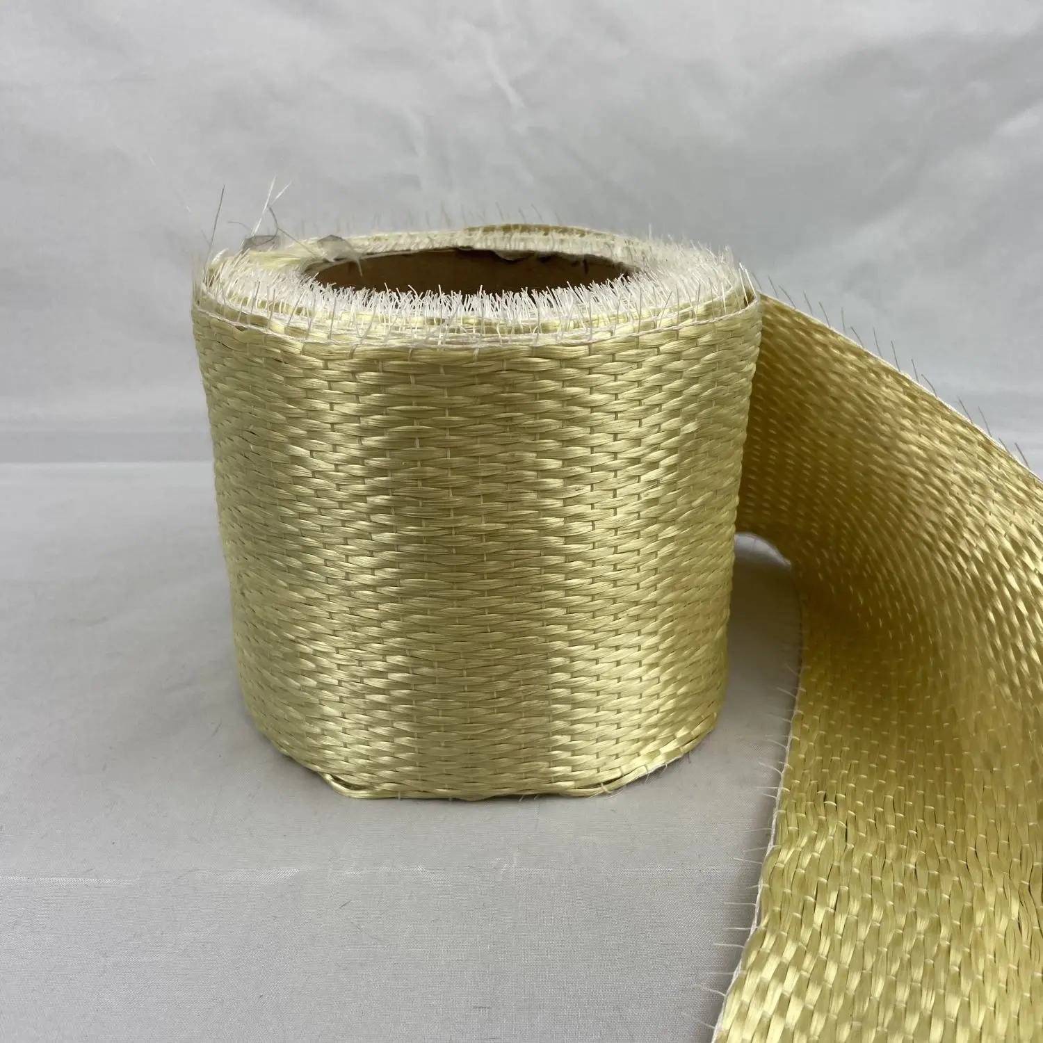 Good Resistance to Abrasion Good Spinnability 1500D 300G Unidirectional Aramid Fiber Fabric for Sale