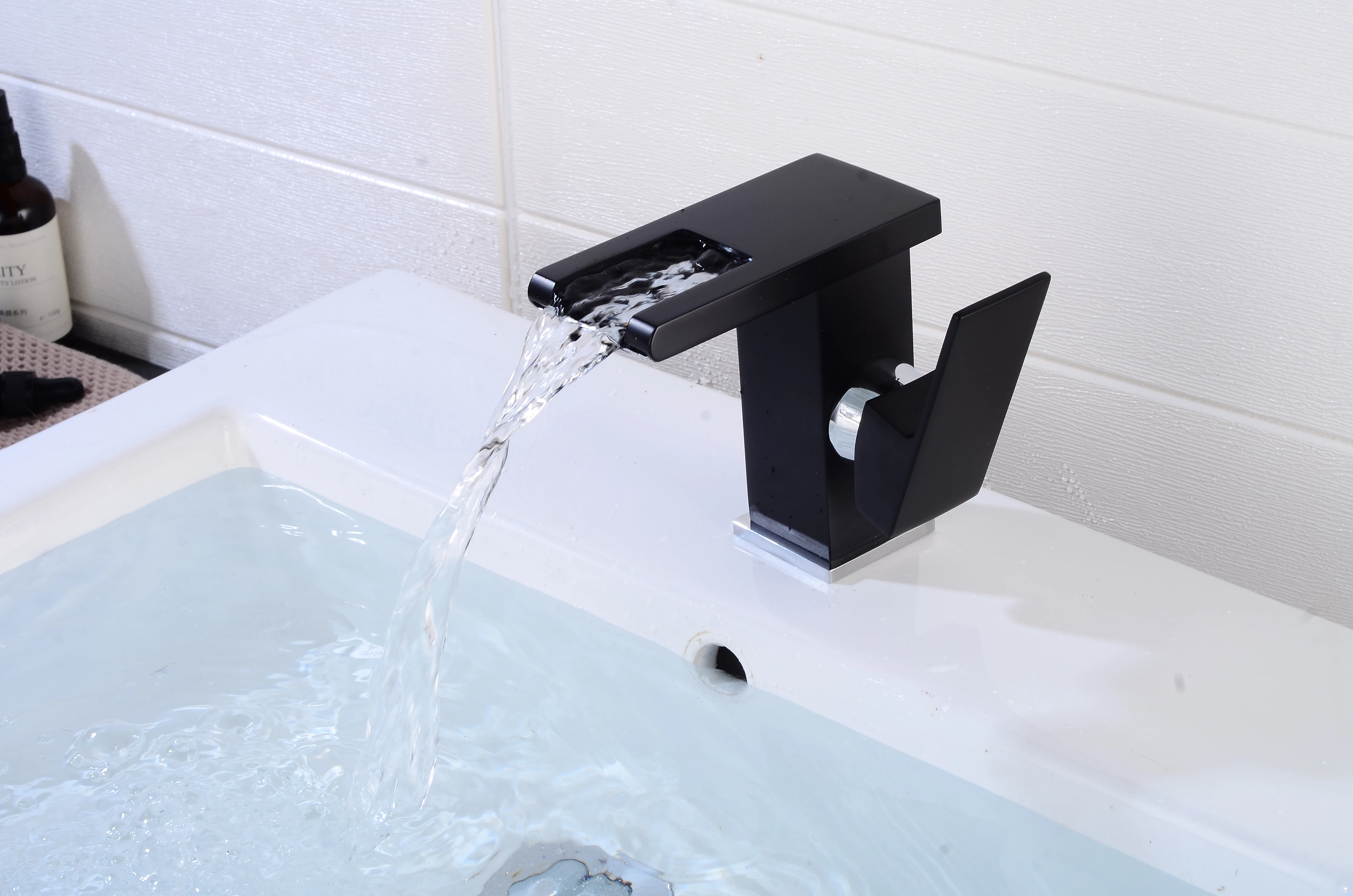  LED European Modern Sanitary Ware Hot Cold Water Tap Faucet Wash Basin Mixer Competitive Price Sale White Body