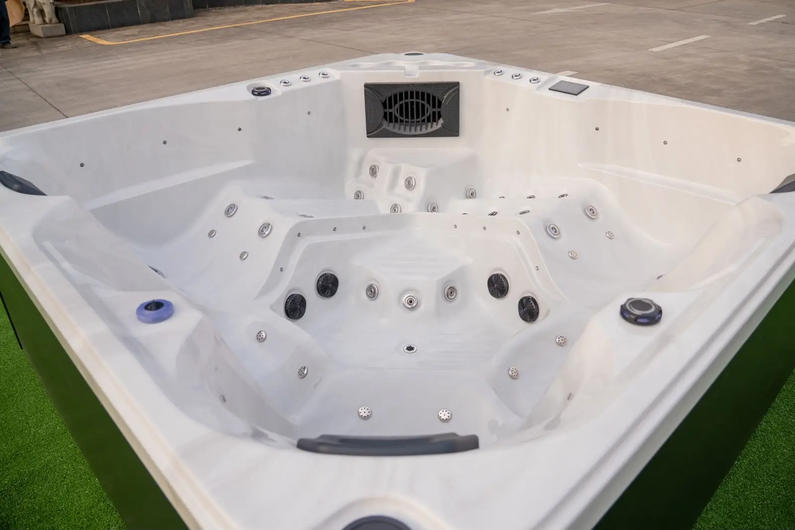 China Jacuzzier Manufacturer 220V/380V/110V Outdoor Spa Hot Tub Massage Tub 5 Persons