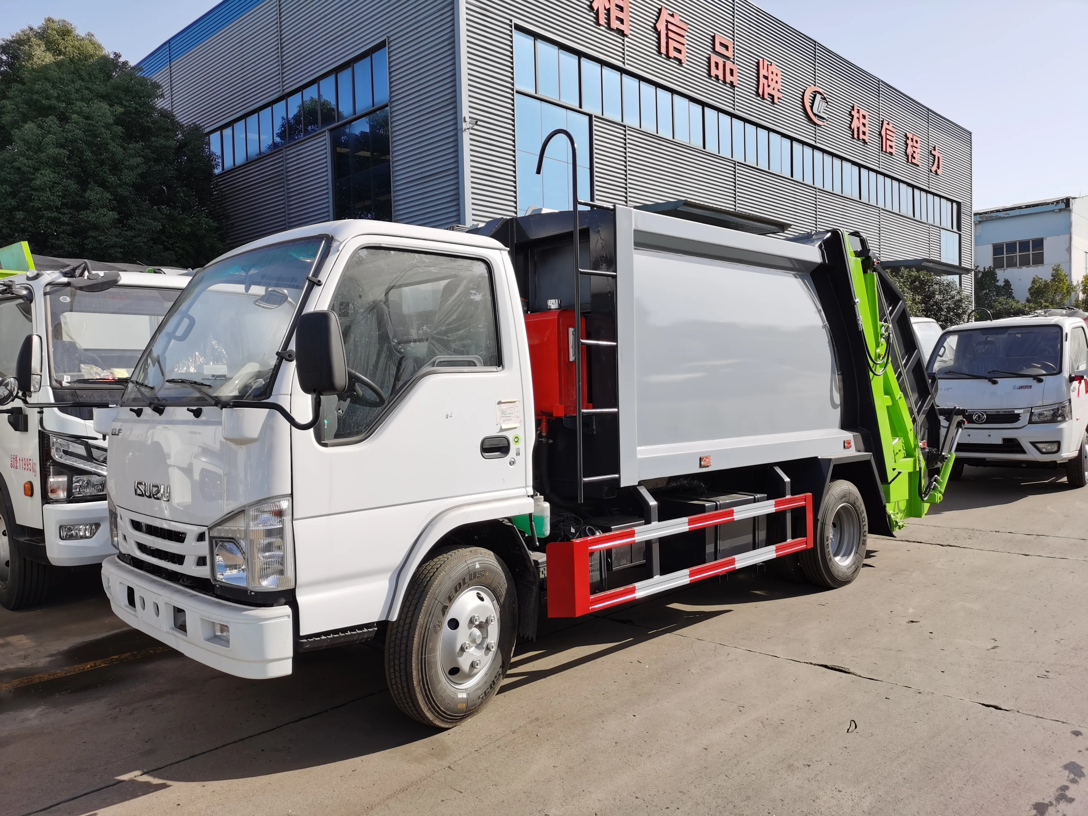Japan 1suzu New 4*2 3 Ton Garbage Truck for City Cleaning for Waste Collection