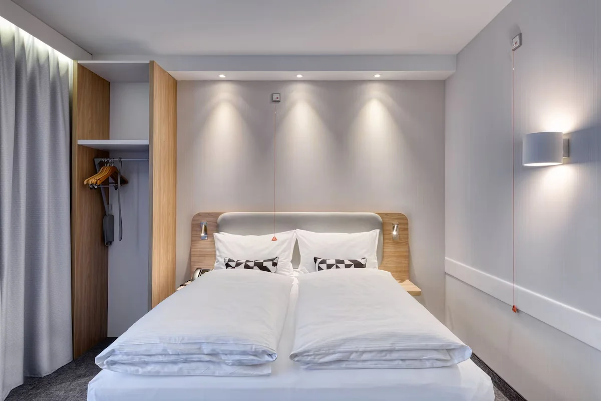 Germany Hotel Furniture King Queen Size Modern Bedroom Sets Holiday Inn Express By IHG