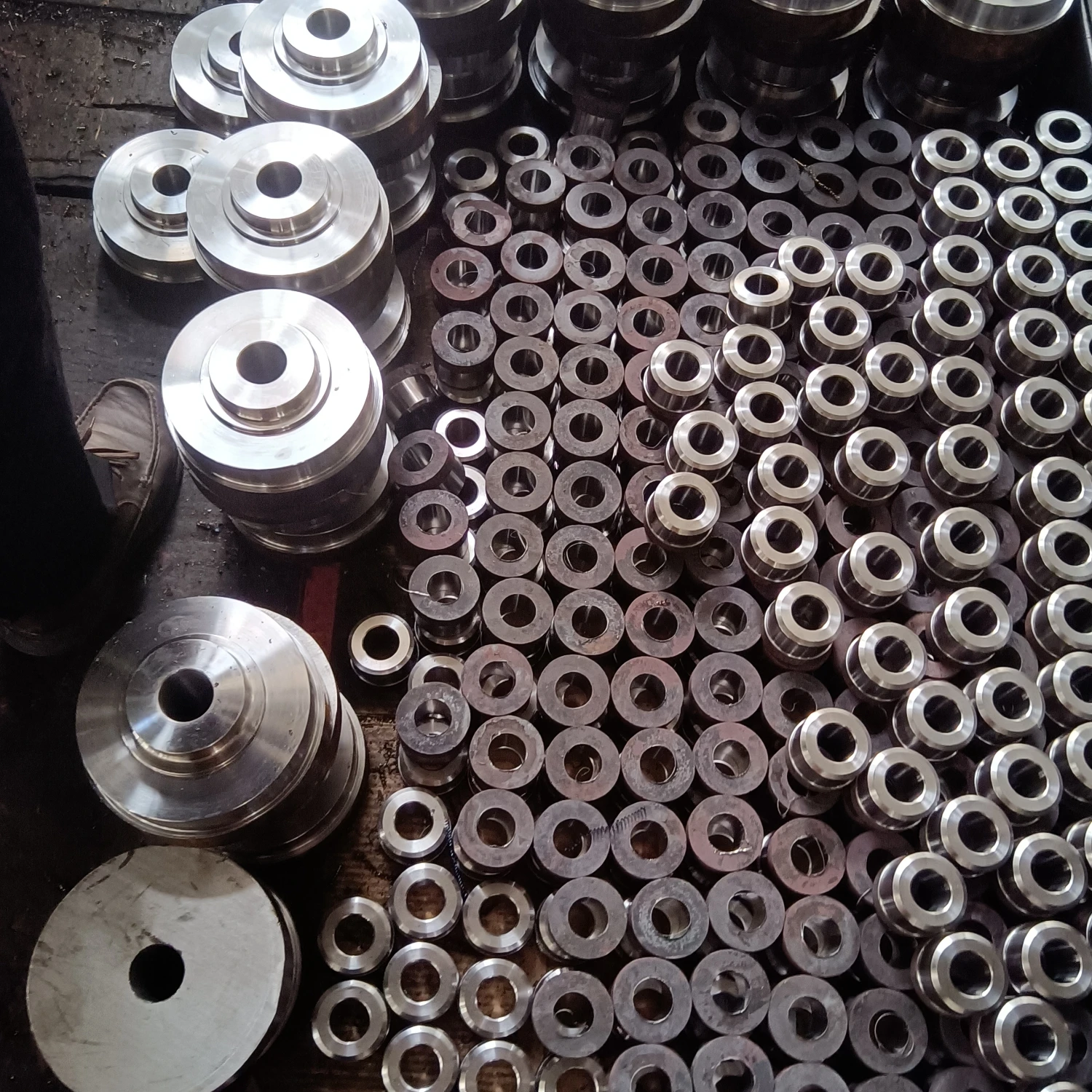 alloy hot forged steel round bar alloy forged pump 17 for   passenger valve-forging alloy forged rims