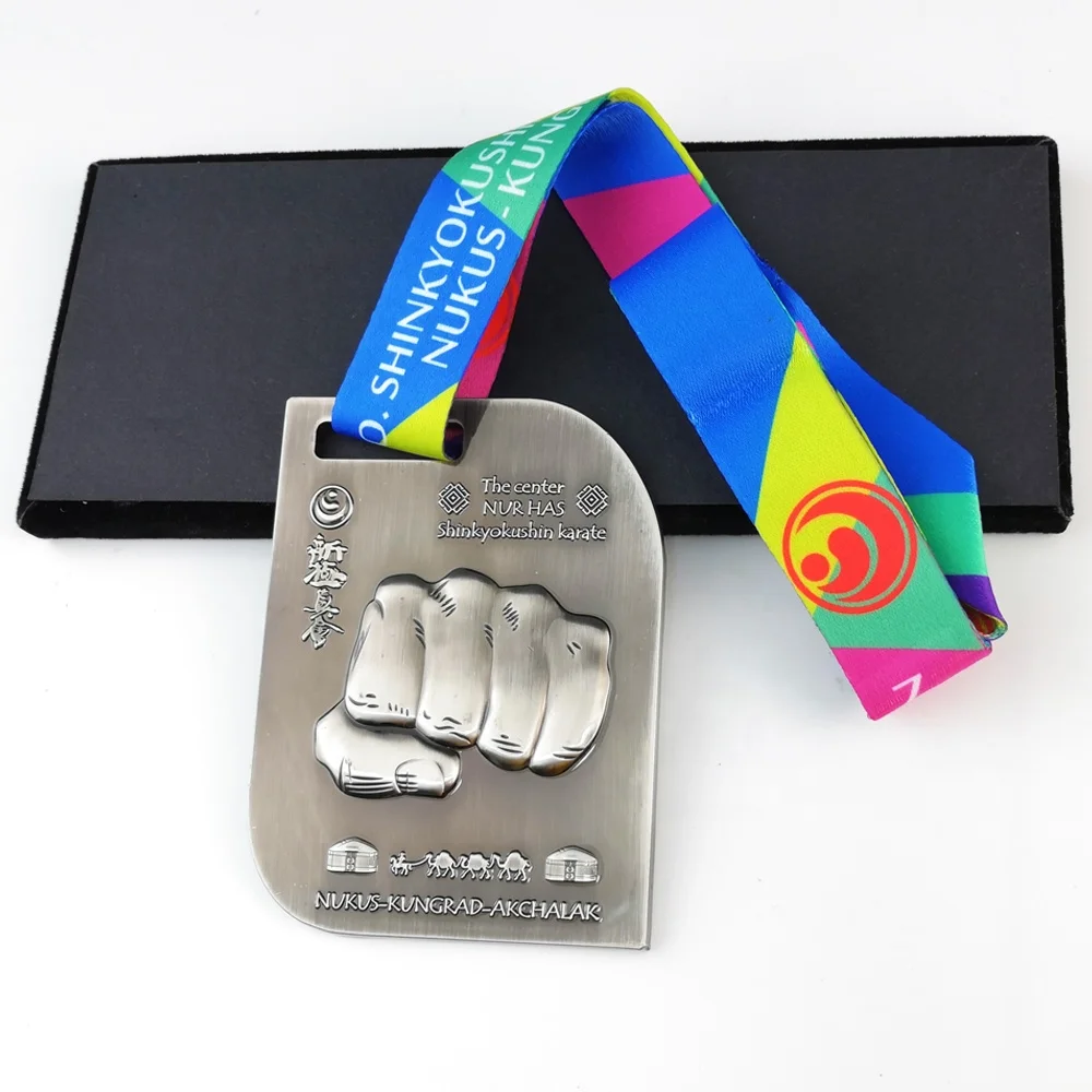Medals Supplier Manufacturer Wholesale Zinc Alloy Metal Taekwondo Sports Gold Award Karate Medals Custom Kickboxing Medals