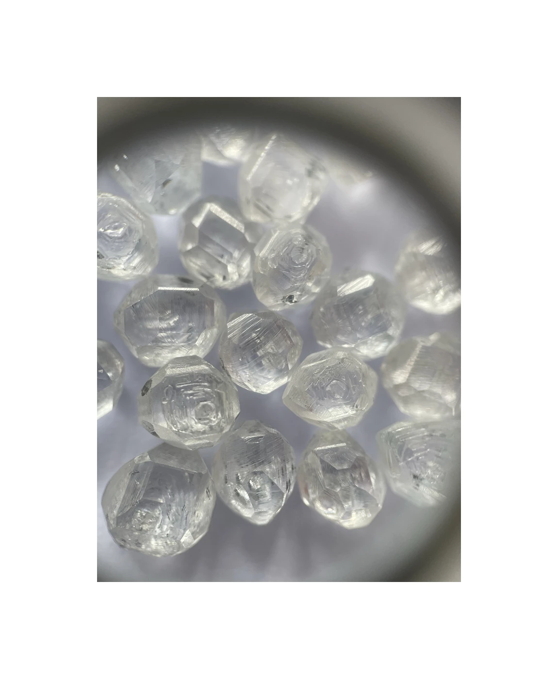 Custom High Def White Round Cutting Synthetic Hpht Rough Diamond
