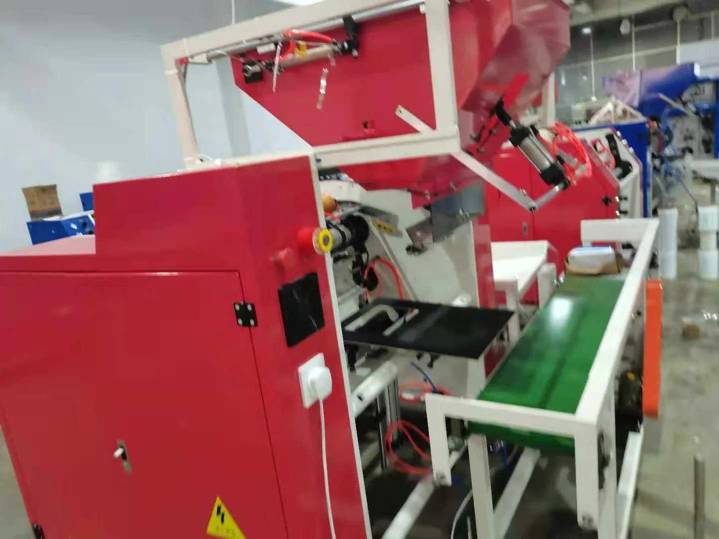 High speed stretch film slitter rewinder