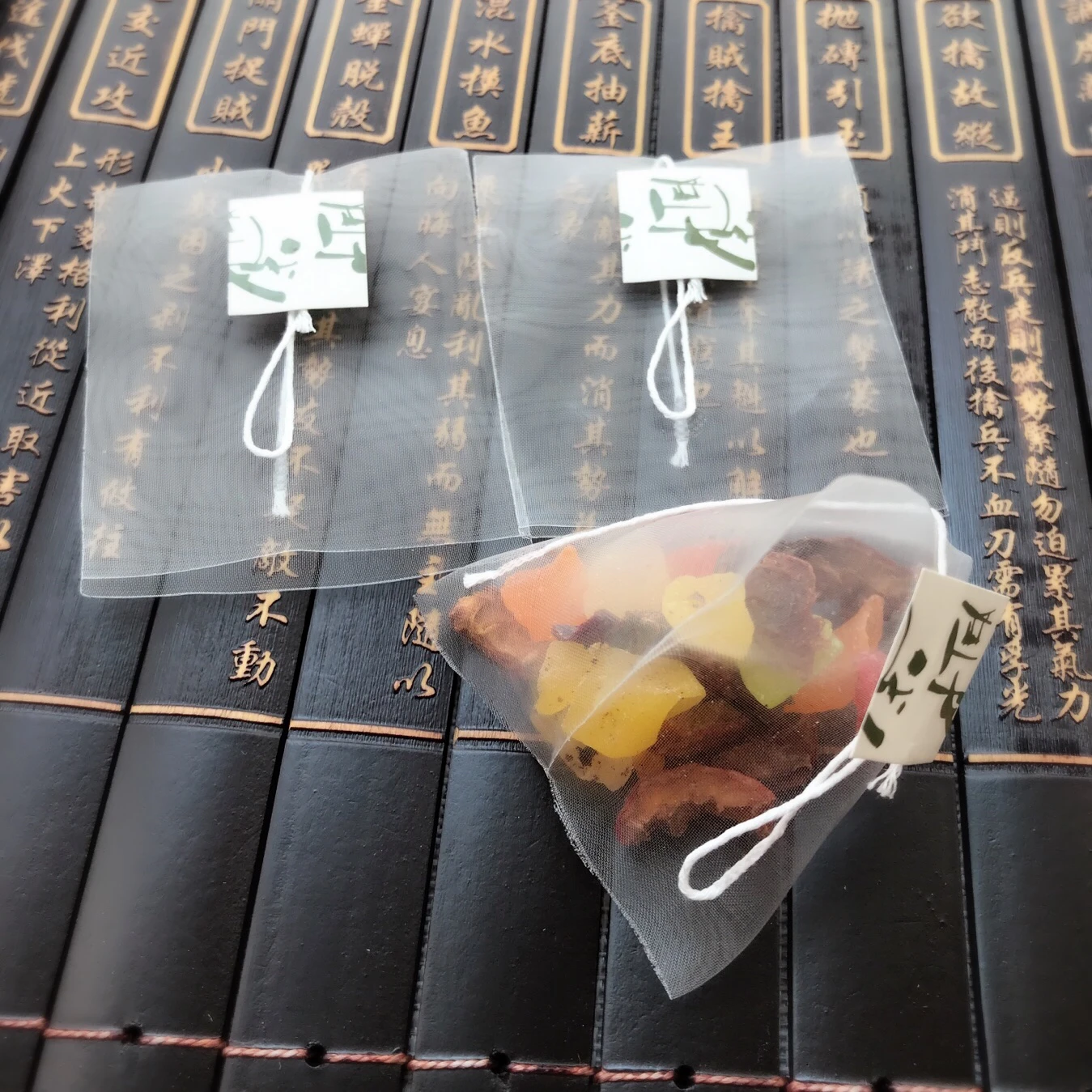 Wholesale Tea Supplier Custom Biodegradable Corn Fiber PLA Material Filter Empty Pyramid Herbal Tea Bags Packaging