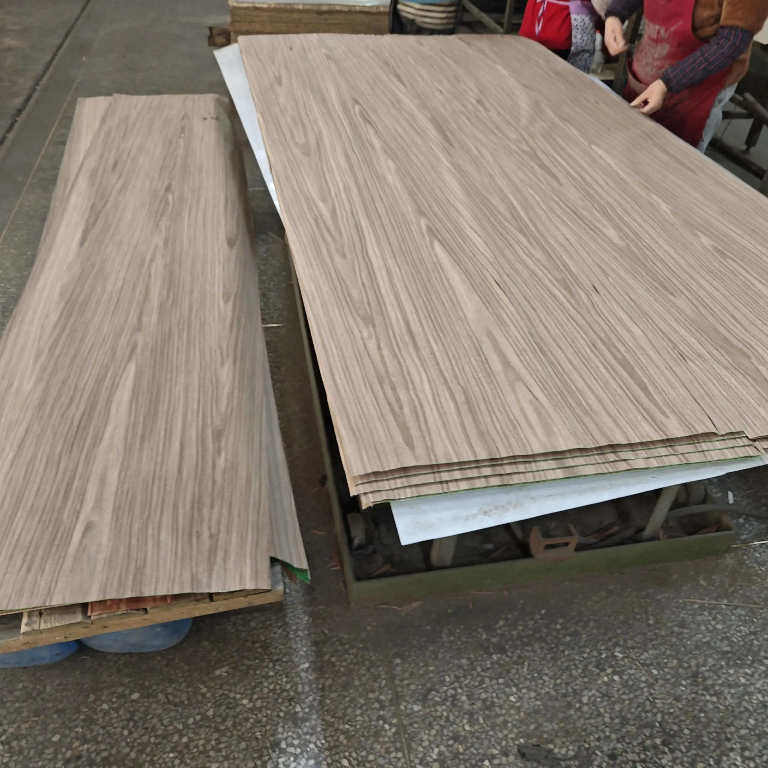 Vunir Best Price Packing Grade  Veneered plywood 1220x2440mm 18mm furniture plywood design