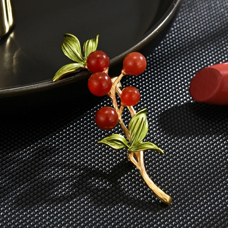 XILIANGFEIZI New Chinese Style Fashion Vintage Flower Brooch High Quality Red Agate Berry Cheongsam Decoration Gift