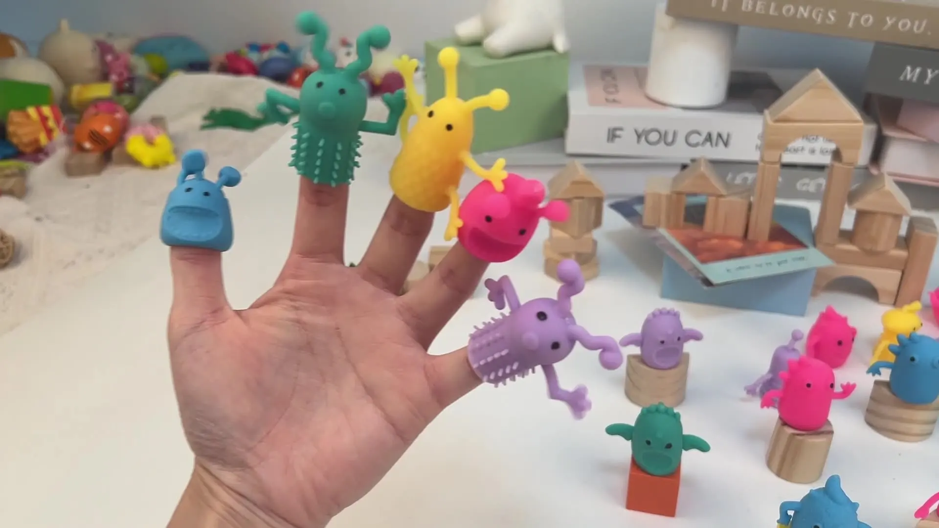TPR Soft Rubber Little Monster Finger Doll Sensory Interactive Storytelling Kawaii Toys Boys Girls Funny Popping Squeeze Toy Box