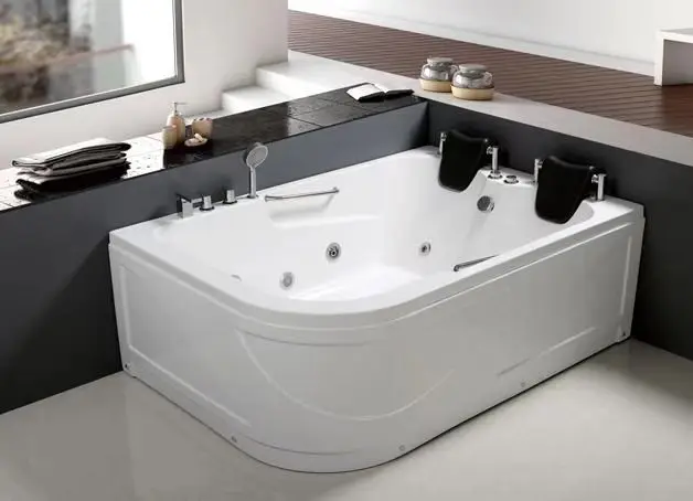 Acrylic bathroom bathtub with fauce