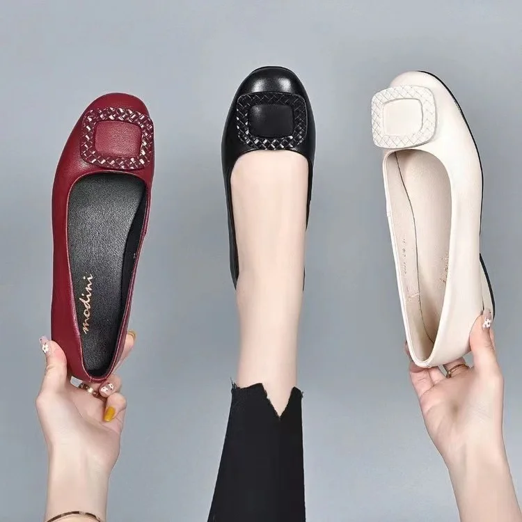 Casual simple bean shoes soft sole shallow mouth mother single shoes with low heel square buckle professional foot set single