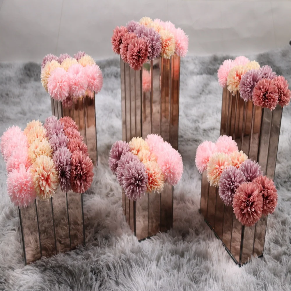 Зеркальная квадратная ваза из розового золота с кубиками цветов сделано в