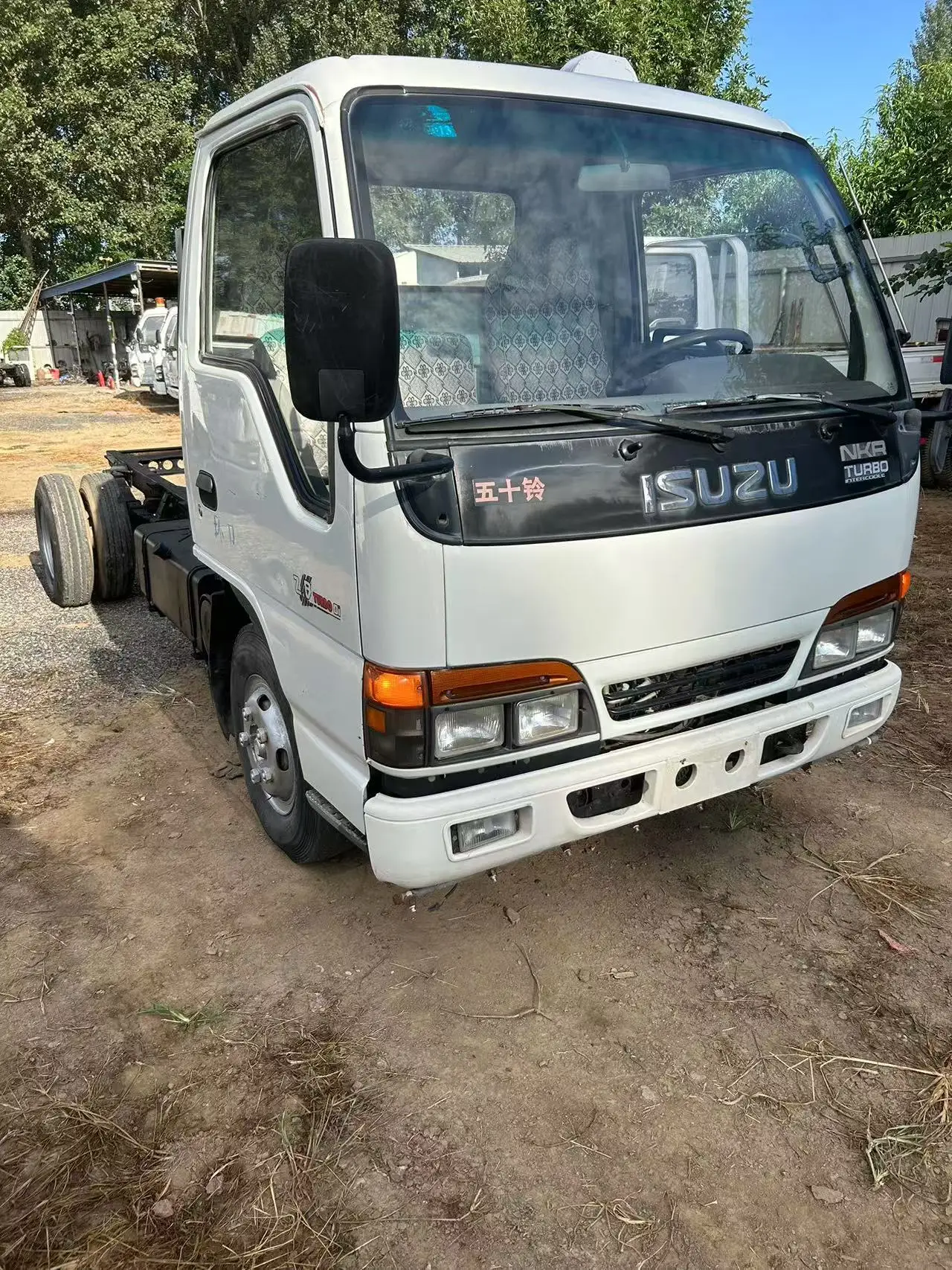ISUZU NKR однокабина 4*2 дизельный двигатель грузовой автомобиль в продаже