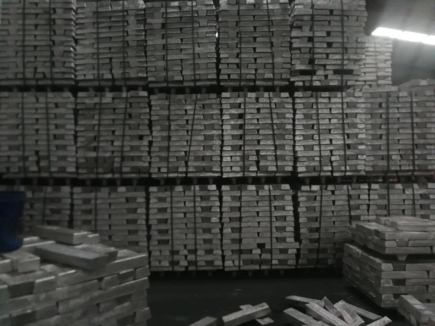 Фабрика Handan имеет последний качественный магниевый слиток, пожалуйста, свяжитесь с