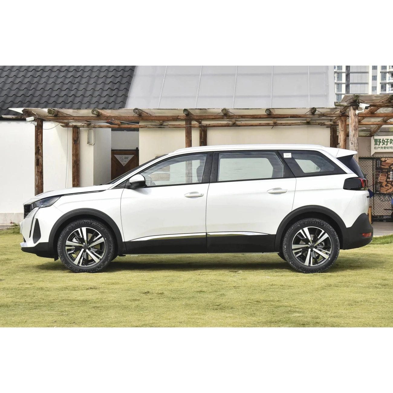 Для Dongfeng Peugeot 5008 автомобиль 400THP любимый выпуск 5-местный новый для продажи