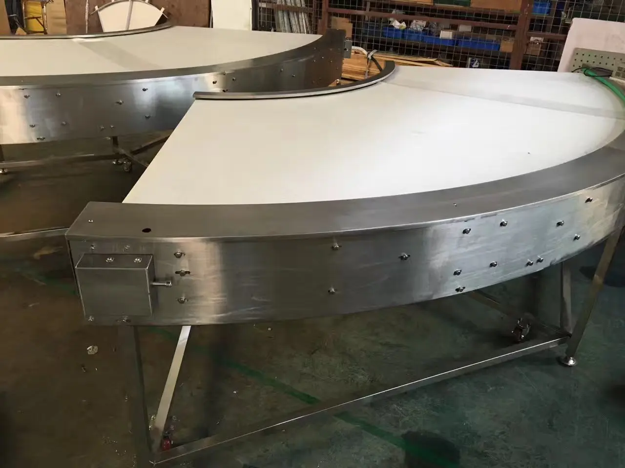 90 degree curved belt conveyor for small cakes