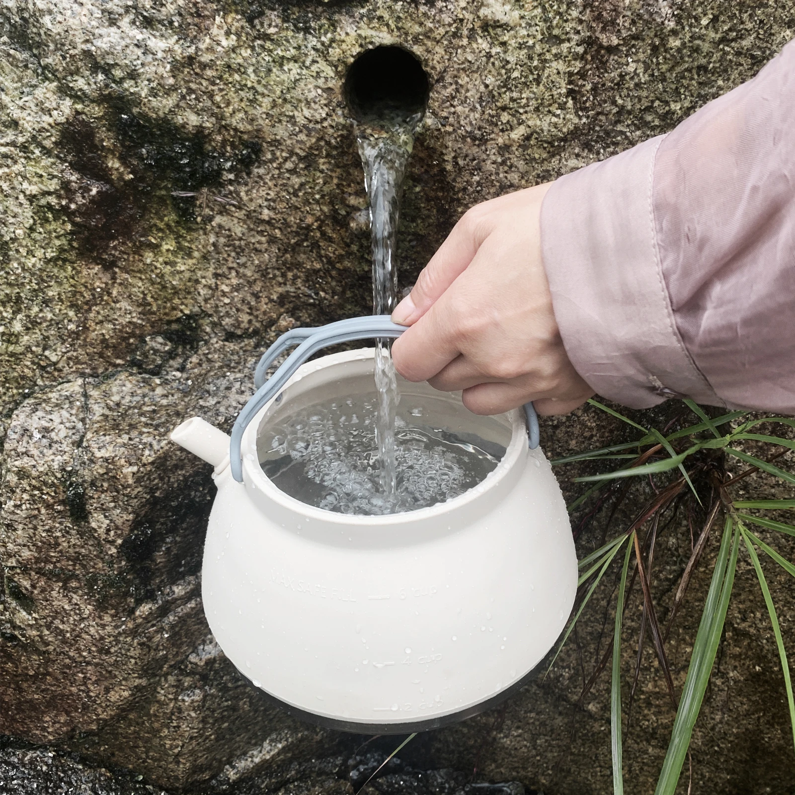 New Design 1.5L Collapsible Portable Camping Kettle Silicone Foldable Cooking Pot